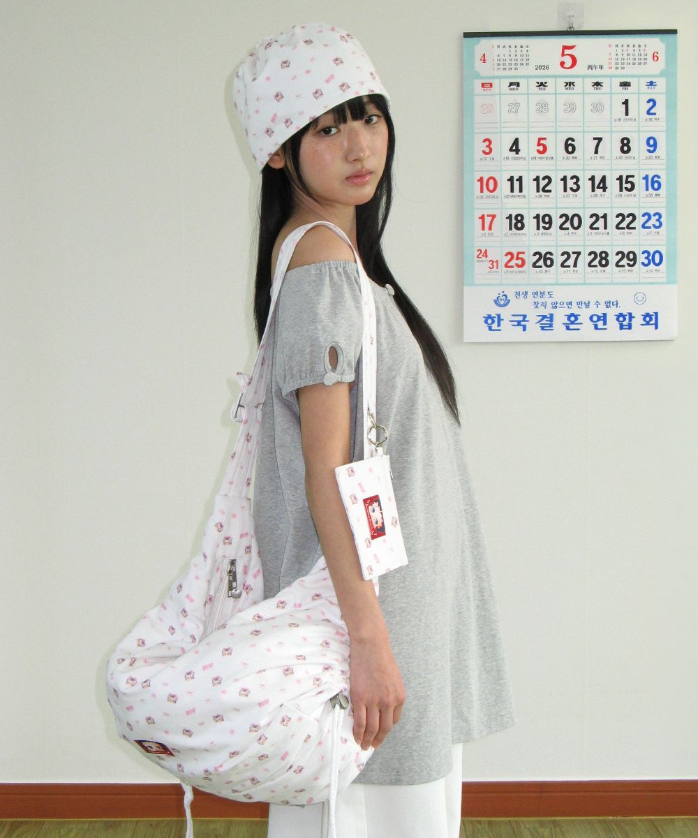 MUSINSA公式 | RONRON BETTY BOOP PATTERN STRING CROSS BAG WHITE