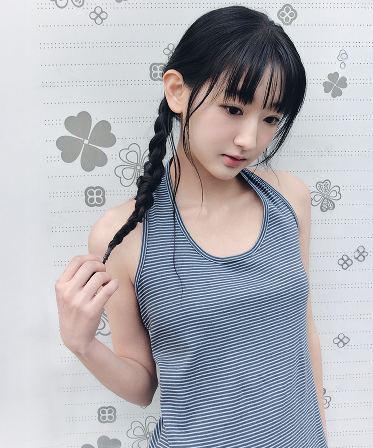 셀리테일즈(CELITAILS) STRIPE HALTER NECK TOP_CHARCOAL