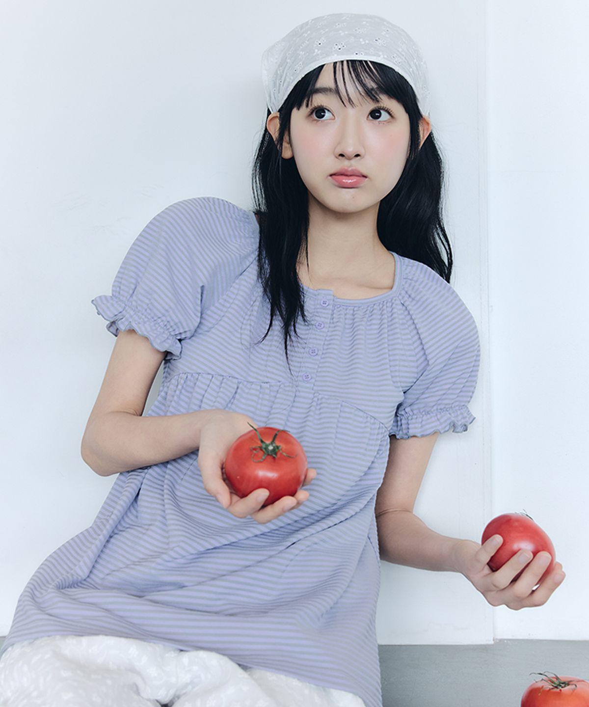 셀리테일즈(CELITAILS) SCOOP NECK STRIPE SHIRRING T-SHIRT_PURPLE