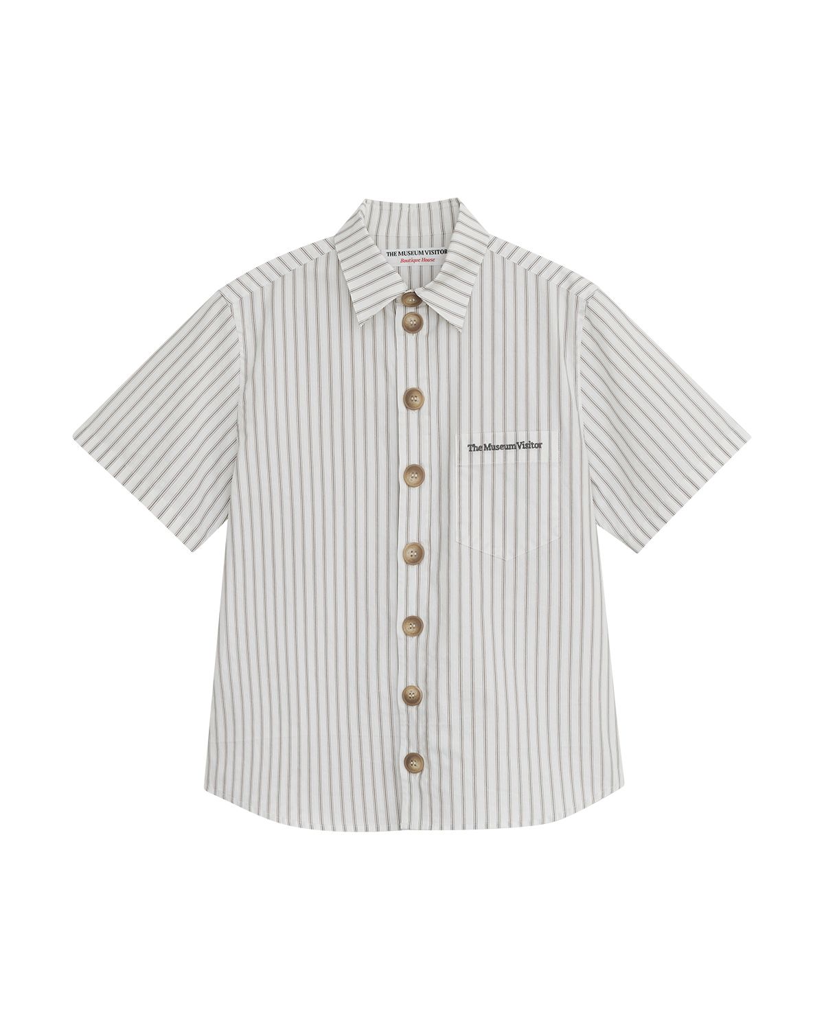 더뮤지엄비지터(THEMUSEUMVISITOR) STRIPE BUTTON HALF SHIRT (IVORY)