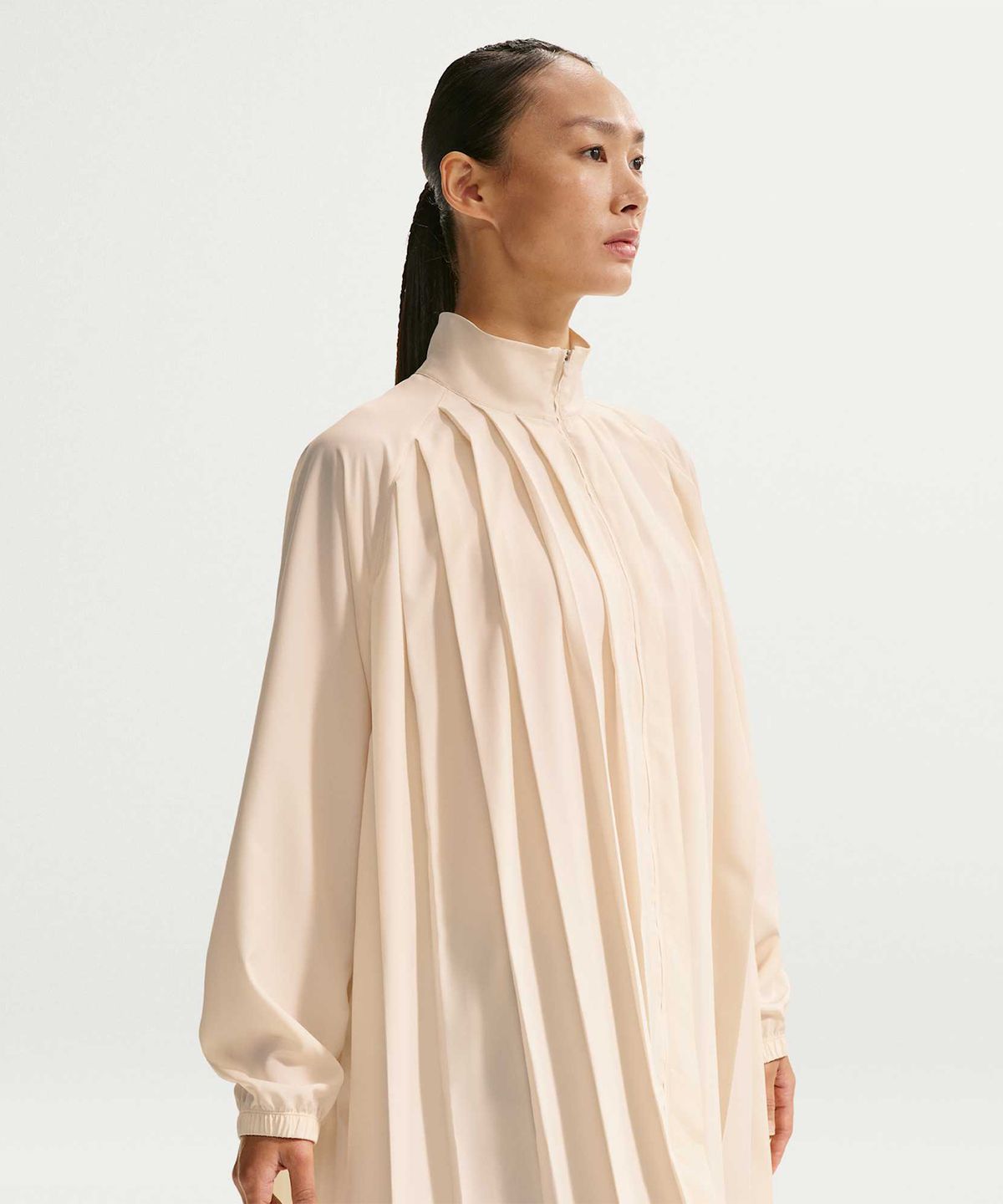 나이키(NIKE) 스포츠웨어 오버사이즈 긴소매 플리츠 미니 드레스 W - 초크 / IF0559-103
