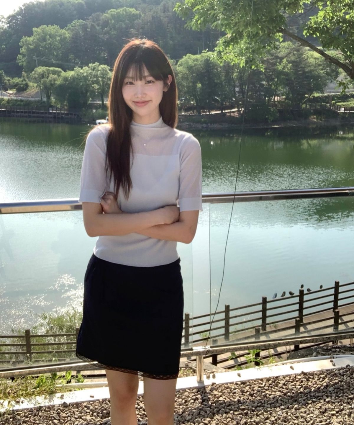 아위(AHWE) 도트 레이스 미니 스커트_네이비