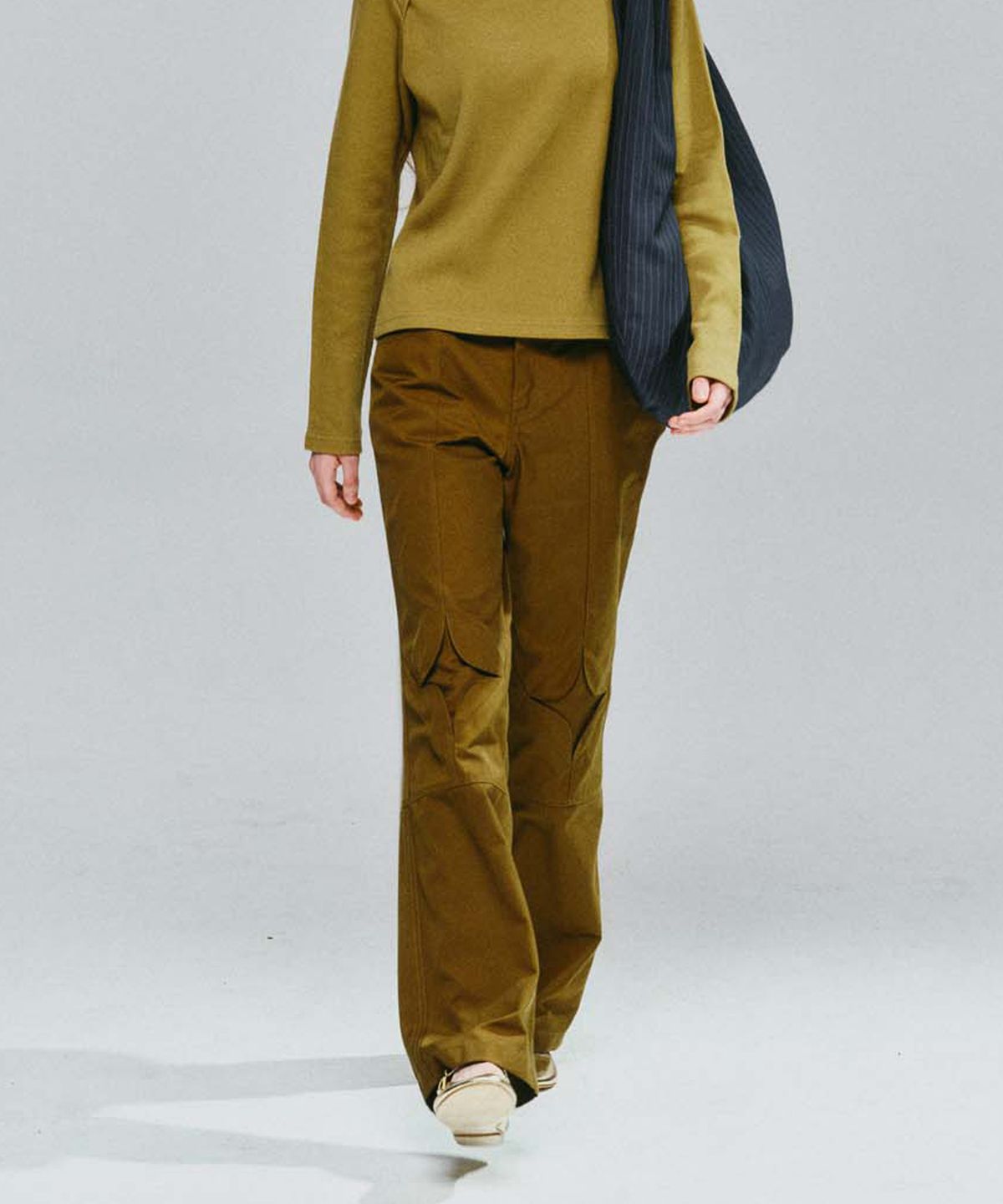 코스모스(COSMOSS) QUILTING PATTERN PANTS (KHAKI BROWN)