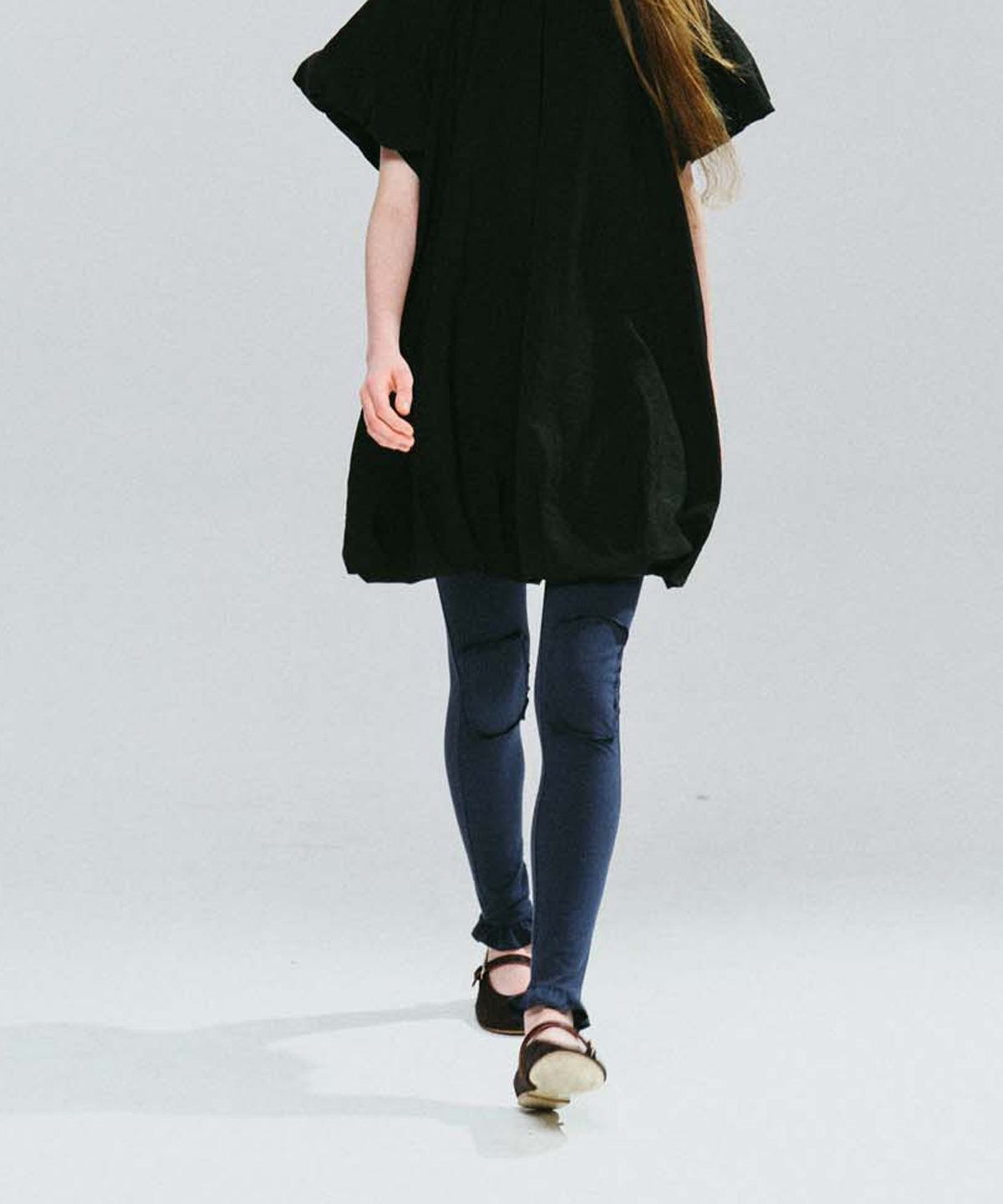 코스모스(COSMOSS) PATCHED RUFFLE TRIM LEGGINGS (NAVY)