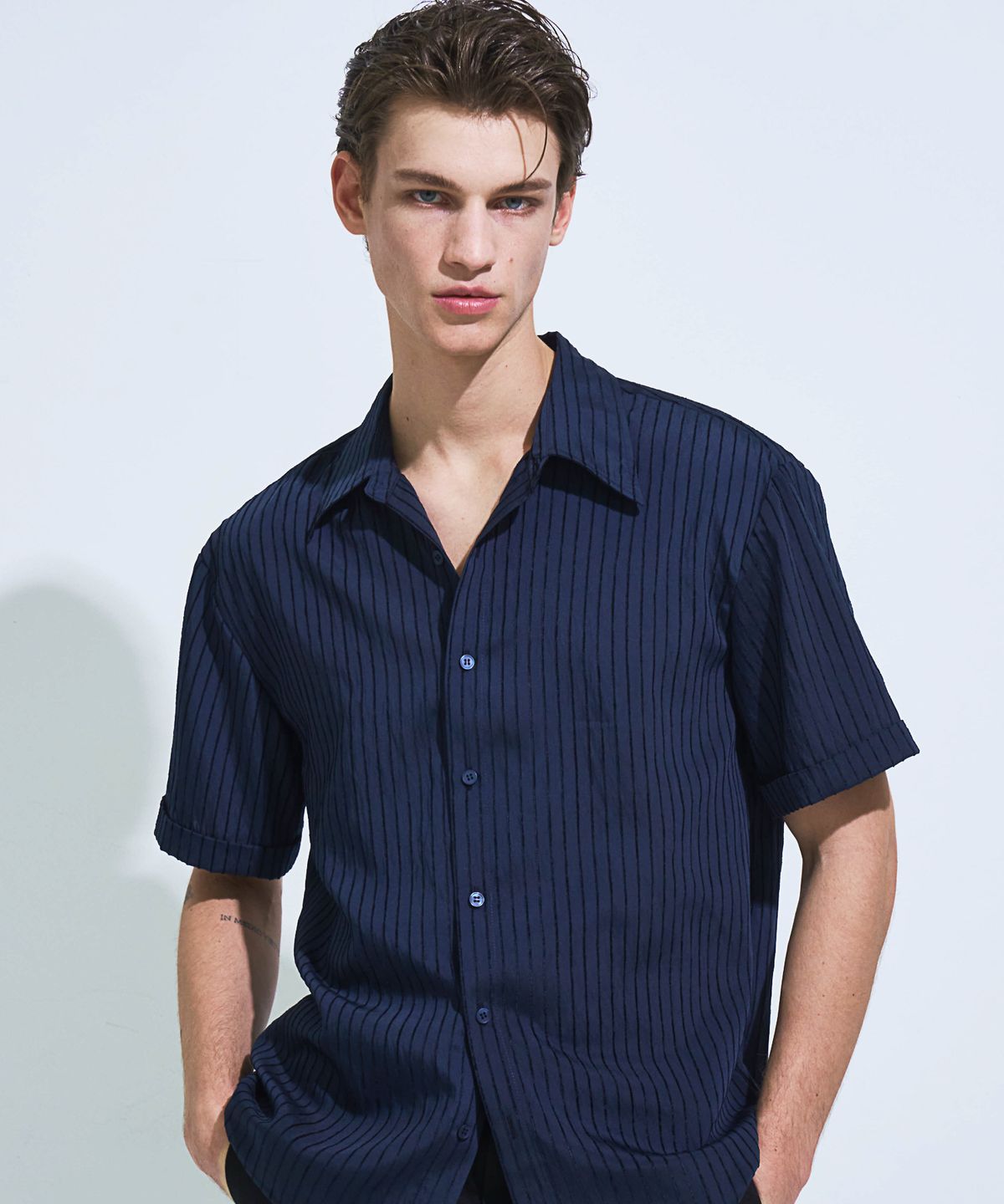 페크(PEQ) PINSTRIPE SHORT SLEEVE SHIRT (NAVY)