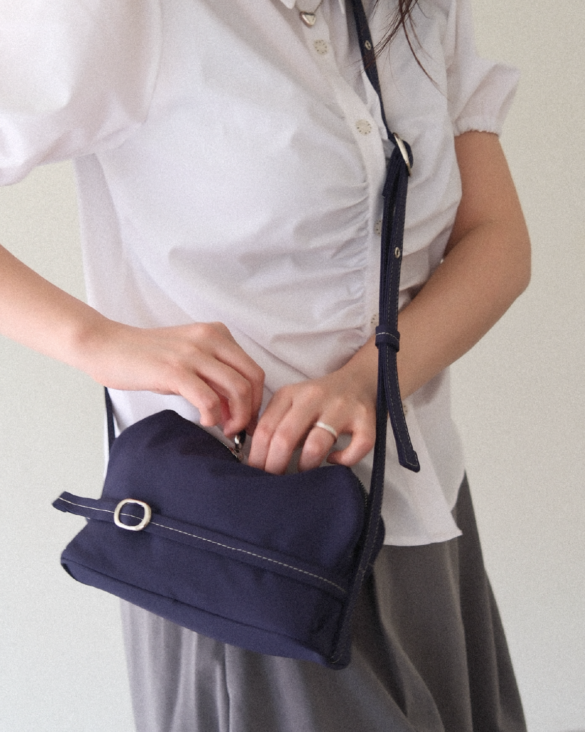 MUSINSA公式 | HYEKI POTY MINI CROSS BAG / NAVY