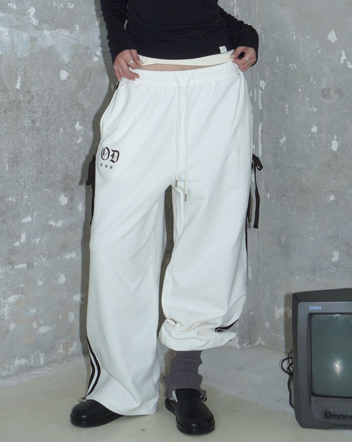 오드민(ODDMIN) Ribbon Training Pants (ivory)