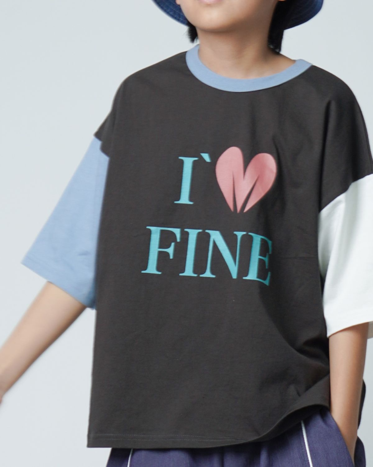 쿠르나르(KRNR) FINE 오버사이즈 멀티 컬러 주니어 반팔티_챠콜