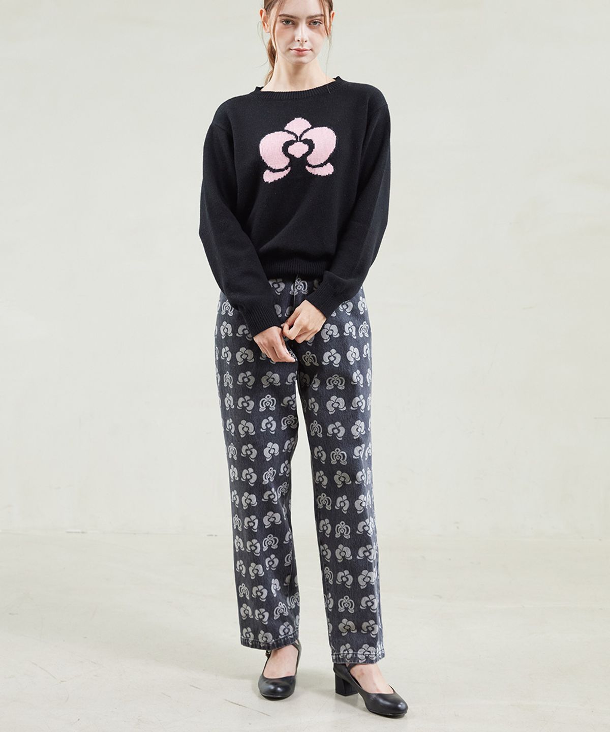 유지옷(YUJEEOT) 호접란 로고 스트레이트 블랙 데님 (UNISEX)