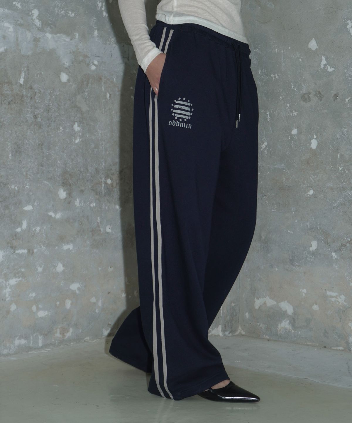 오드민(ODDMIN) Double Stripe Training Pants (navy)