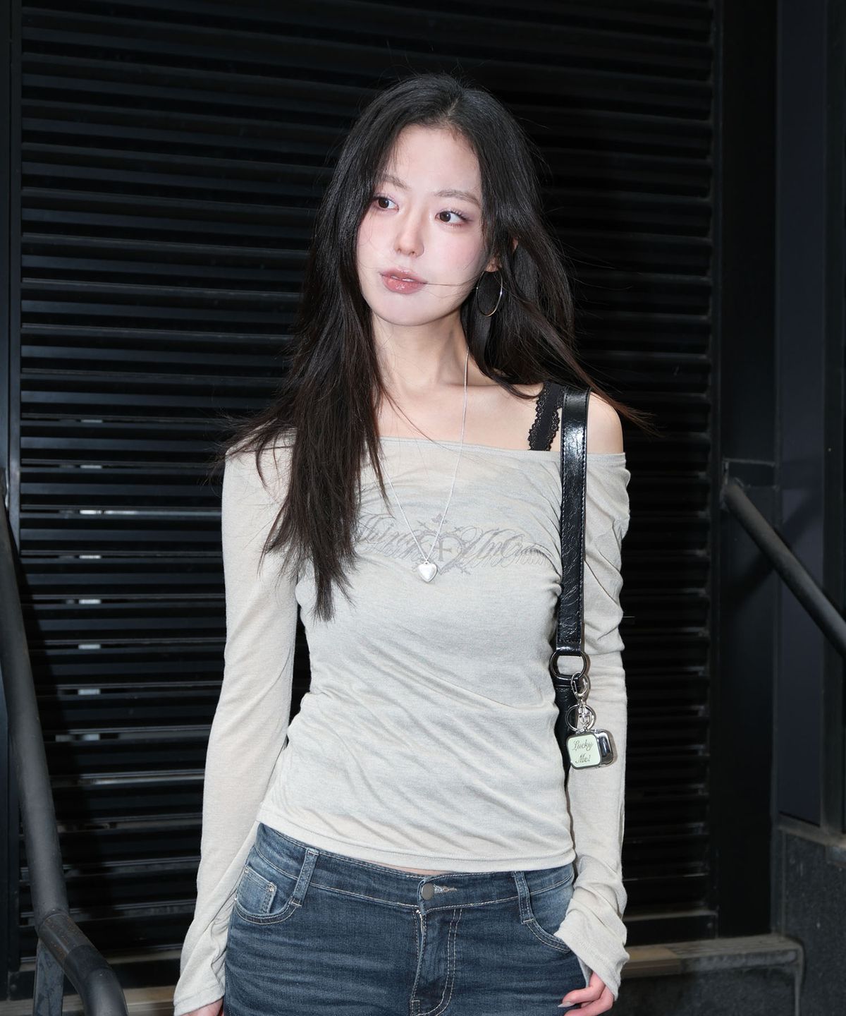 오드민(ODDMIN) Sheer Lettering T-Shirt (khaki beige)