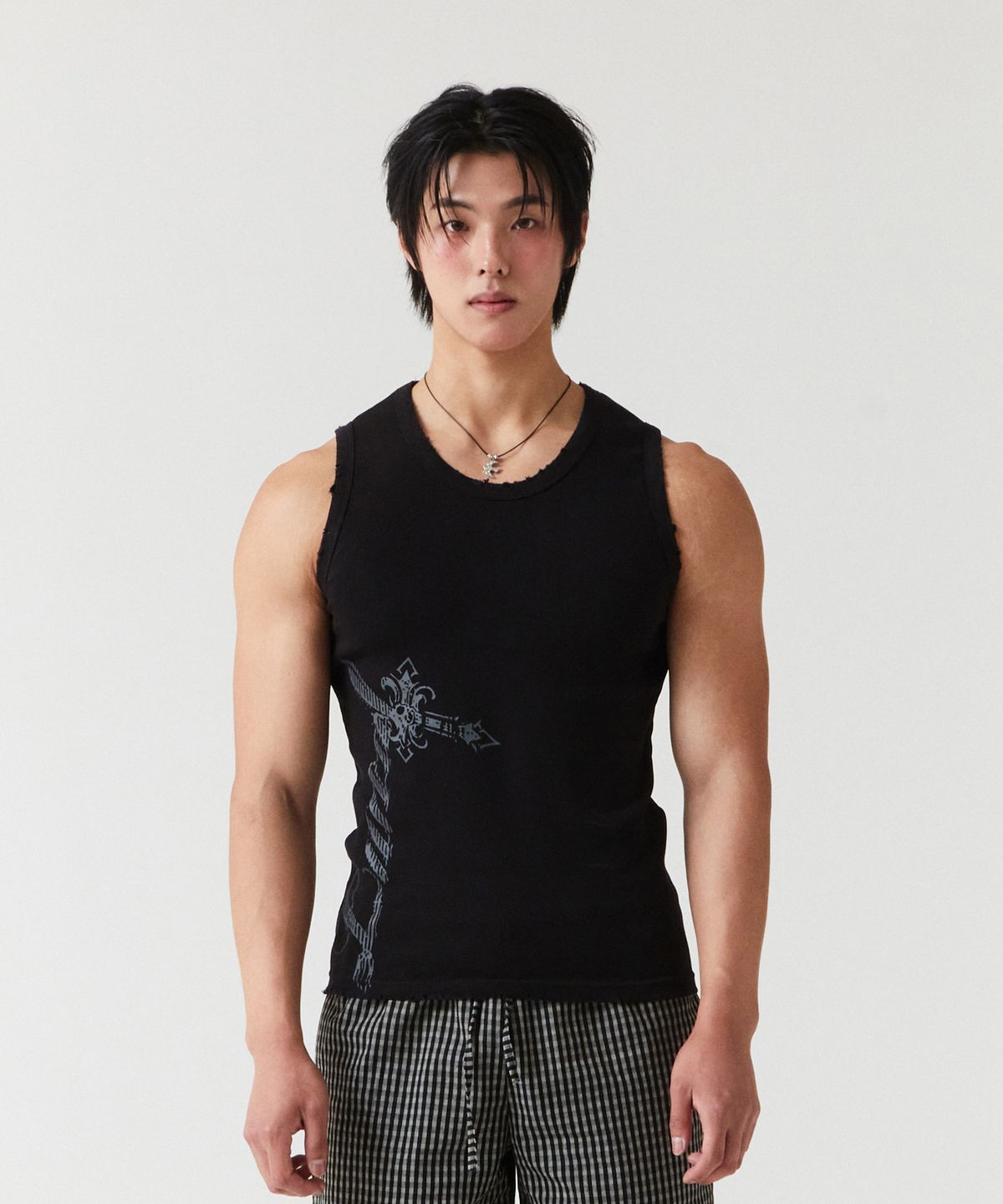 노이네타(NOITNETTA) 루나 프린팅 슬리브리스 블랙