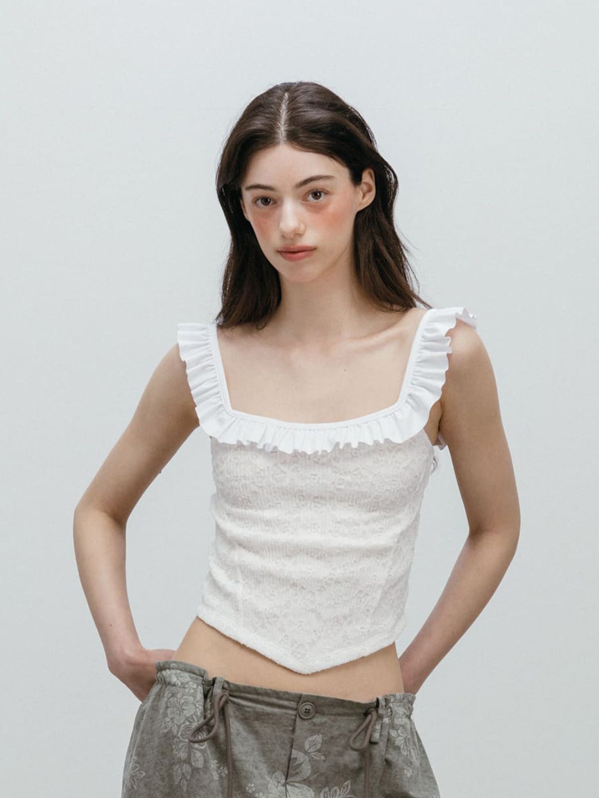 모이페어(MOIFAIRE) FRILL LACE SLEEVELESS / WHITE