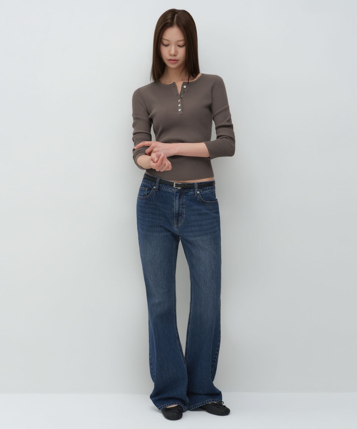 무신사 스탠다드 우먼(MUSINSA STANDARD WOMAN) 우먼즈 에센셜 부츠 컷 데님 팬츠 [미디엄 인디고]