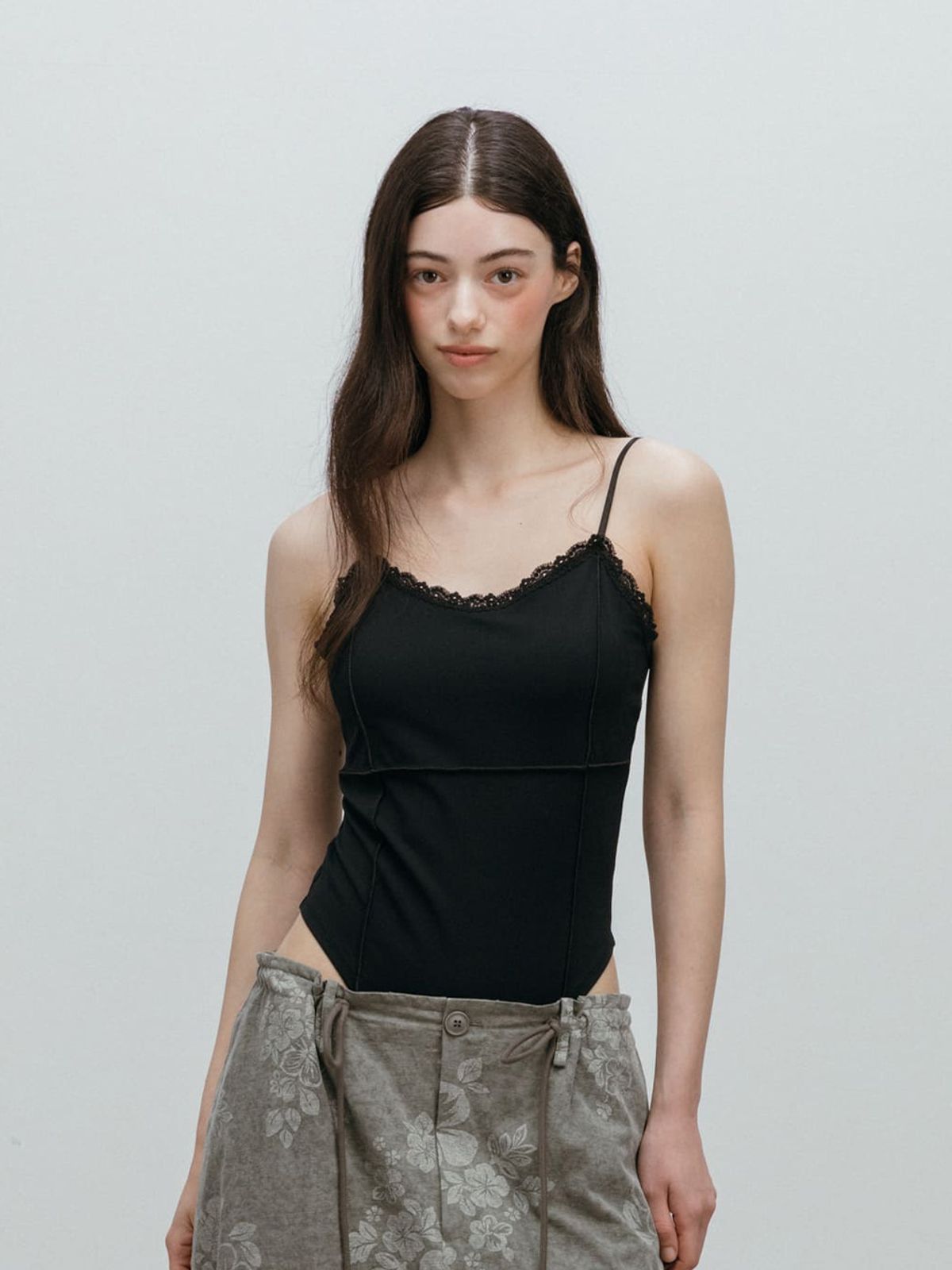 모이페어(MOIFAIRE) LACE SLEEVELESS TOP / BLACK