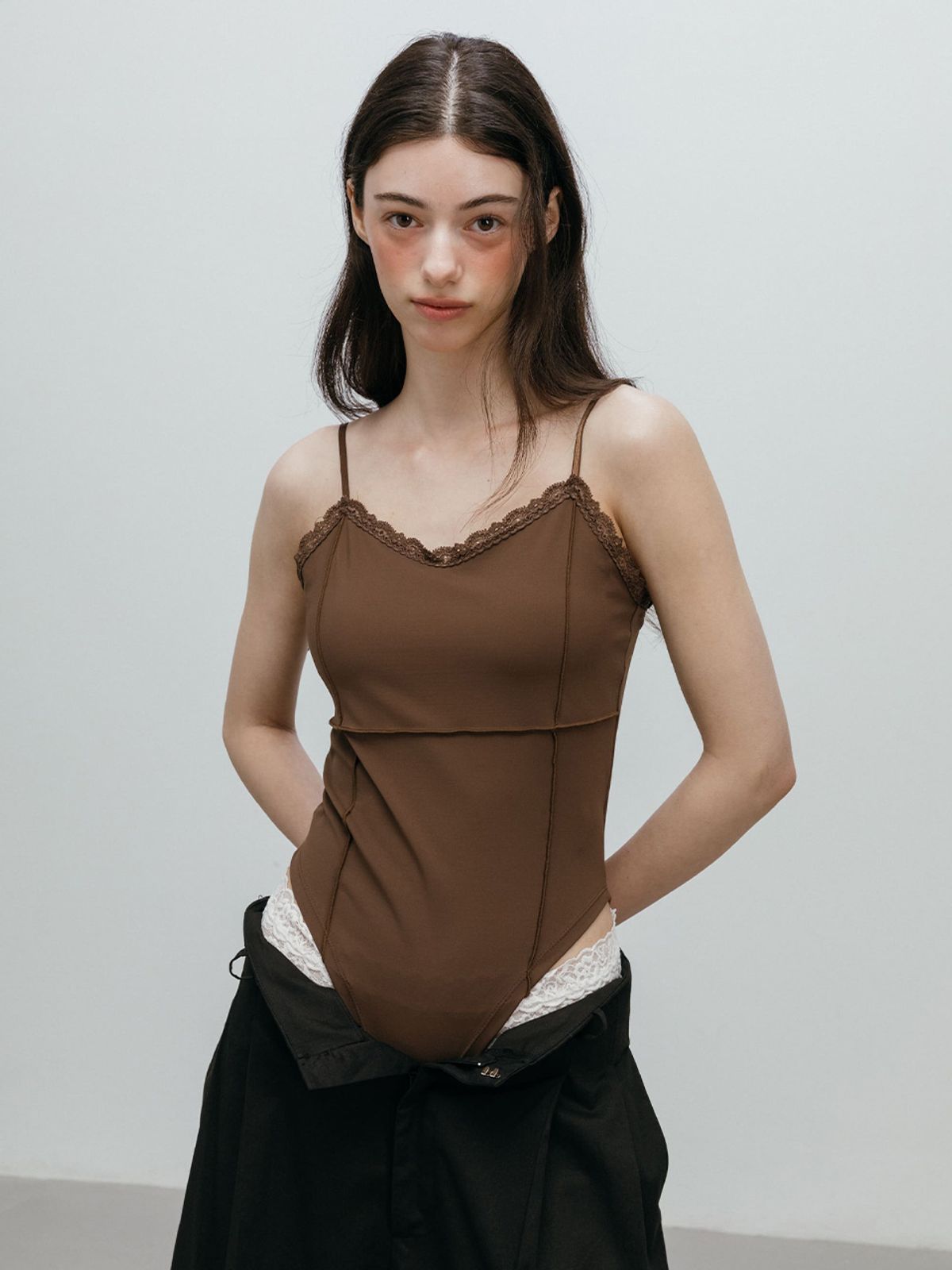 모이페어(MOIFAIRE) LACE SLEEVELESS TOP / BROWN