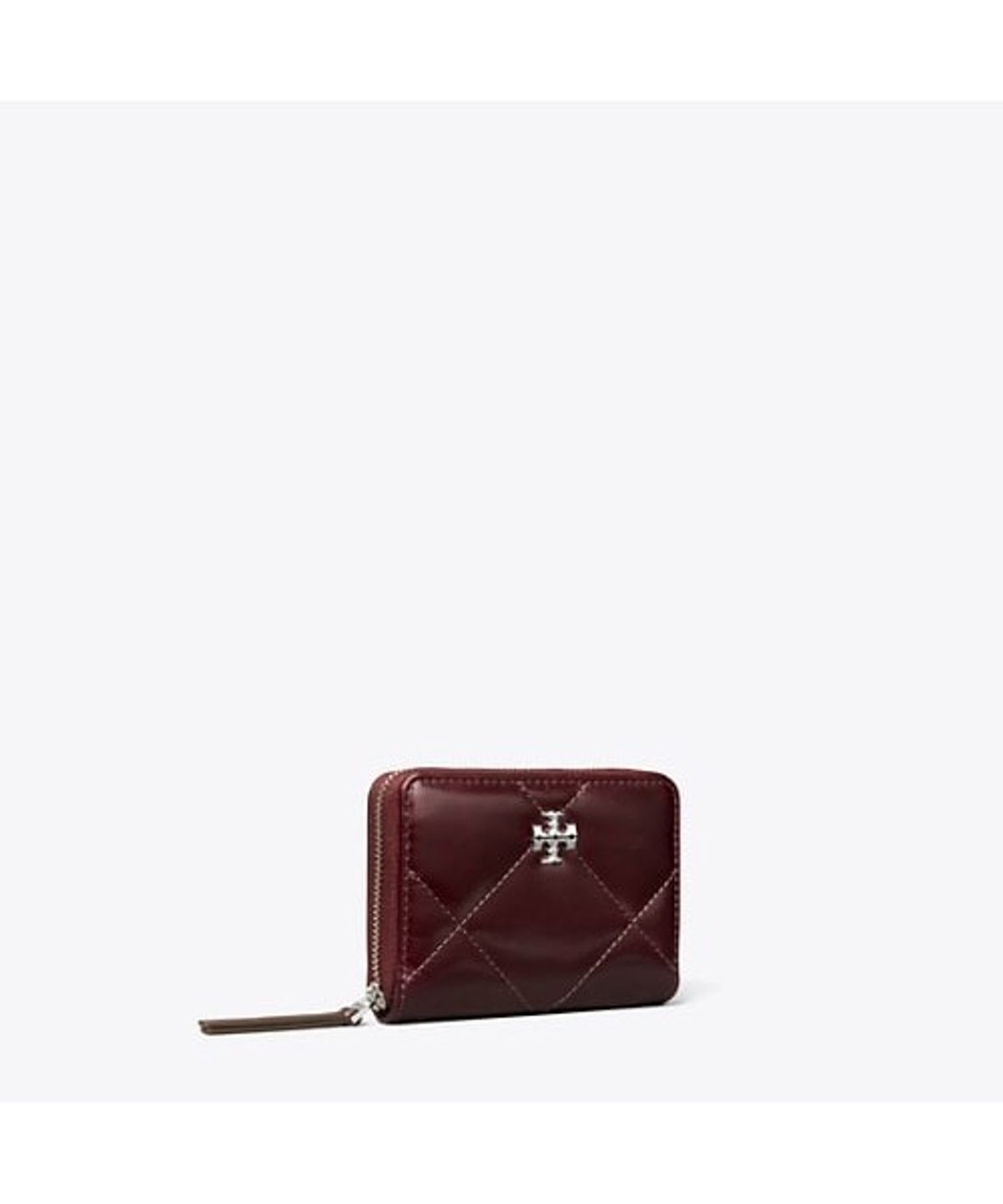 토리버치(TORYBURCH) 키라 다이아몬드 퀼트 디스트레스드 스몰 집 어라운드 월렛 - 다크 카민