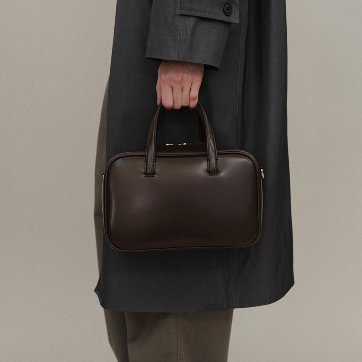 로서울(ROH SEOUL) Medium Tin square tote bag Glossy umber