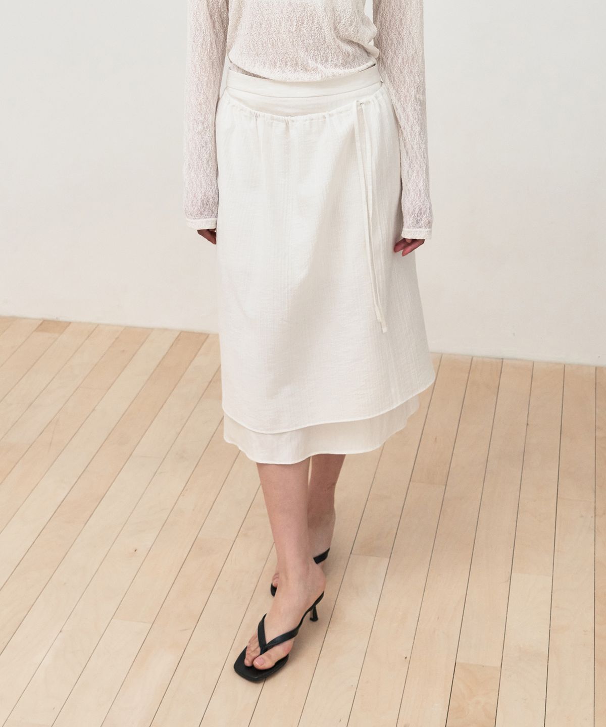 시스에이(SIS A) 트랜스폼 스트링 시어 미디 스커트 [white]