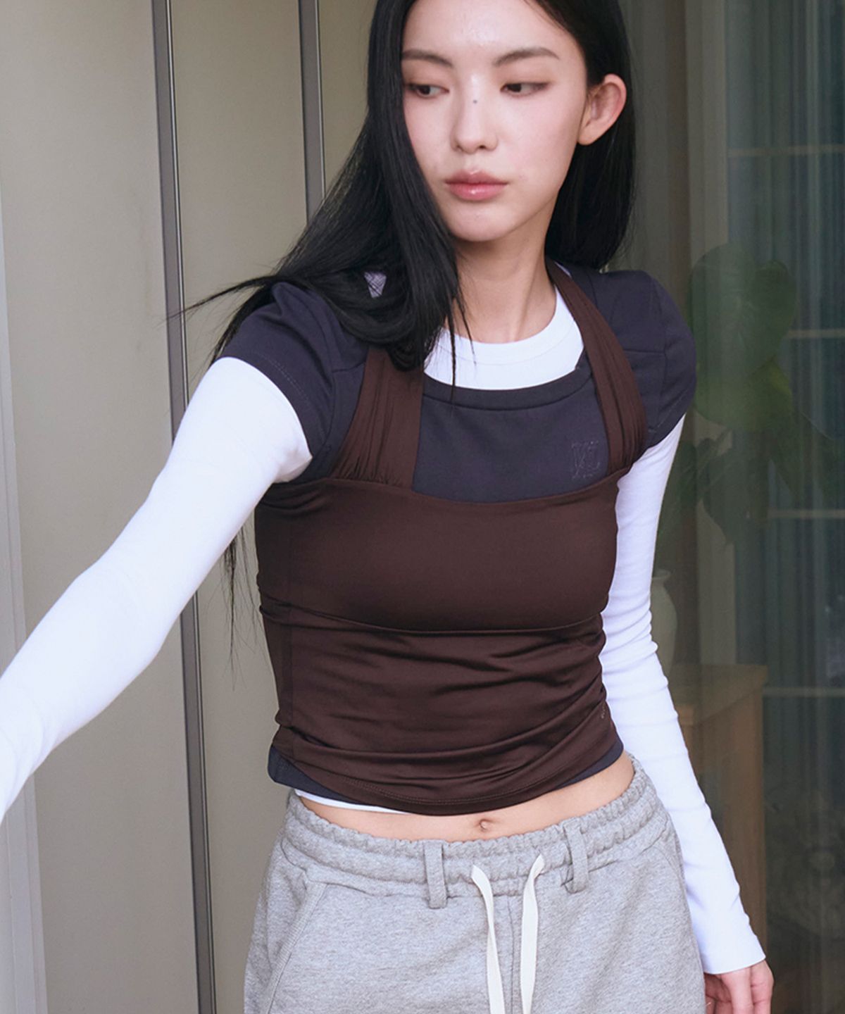 우알롱(WOOALONG) Active shirring halter neck sleeveless -BROWN