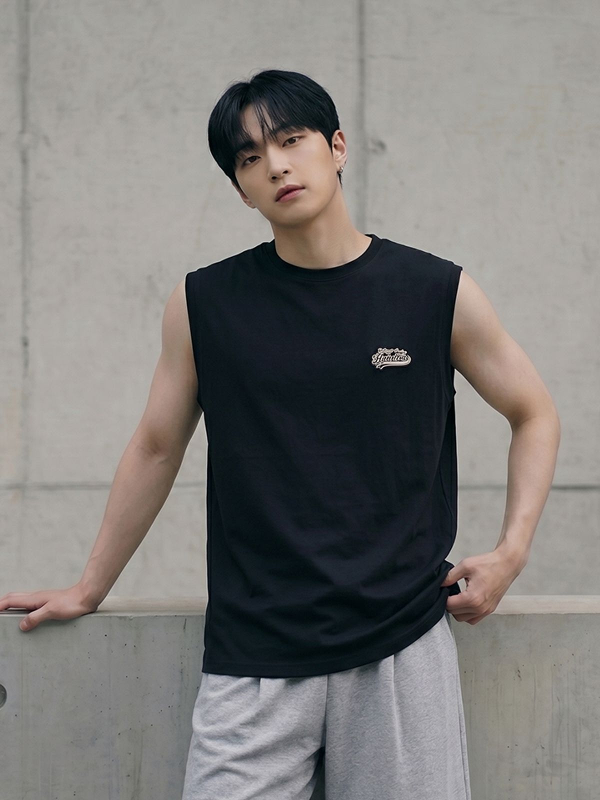 행텐(HANGTEN) 남성 폴리 로고 그래픽 슬리브리스_100(10570-033-401-46)