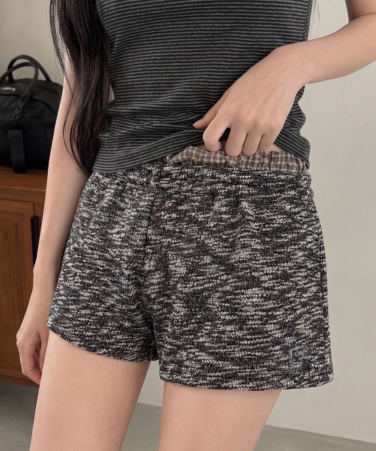 엘엠알(LMR) 체크 새깅 레이어드 니트 쇼츠 DARK GREY
