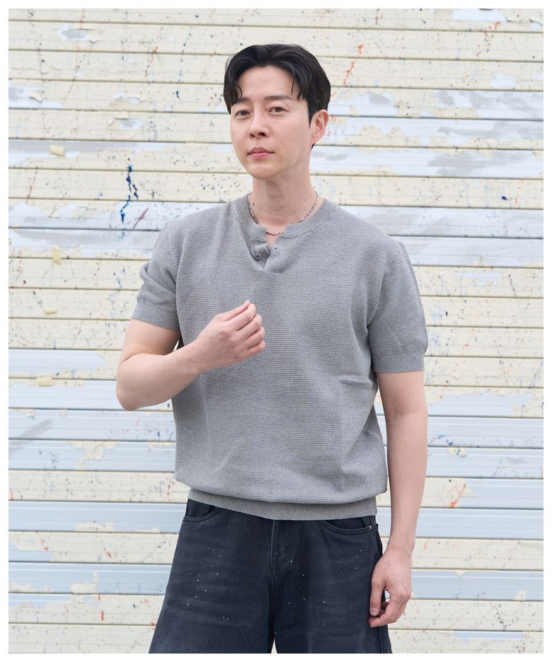 라운드 1버튼 니트 반팔 티셔츠