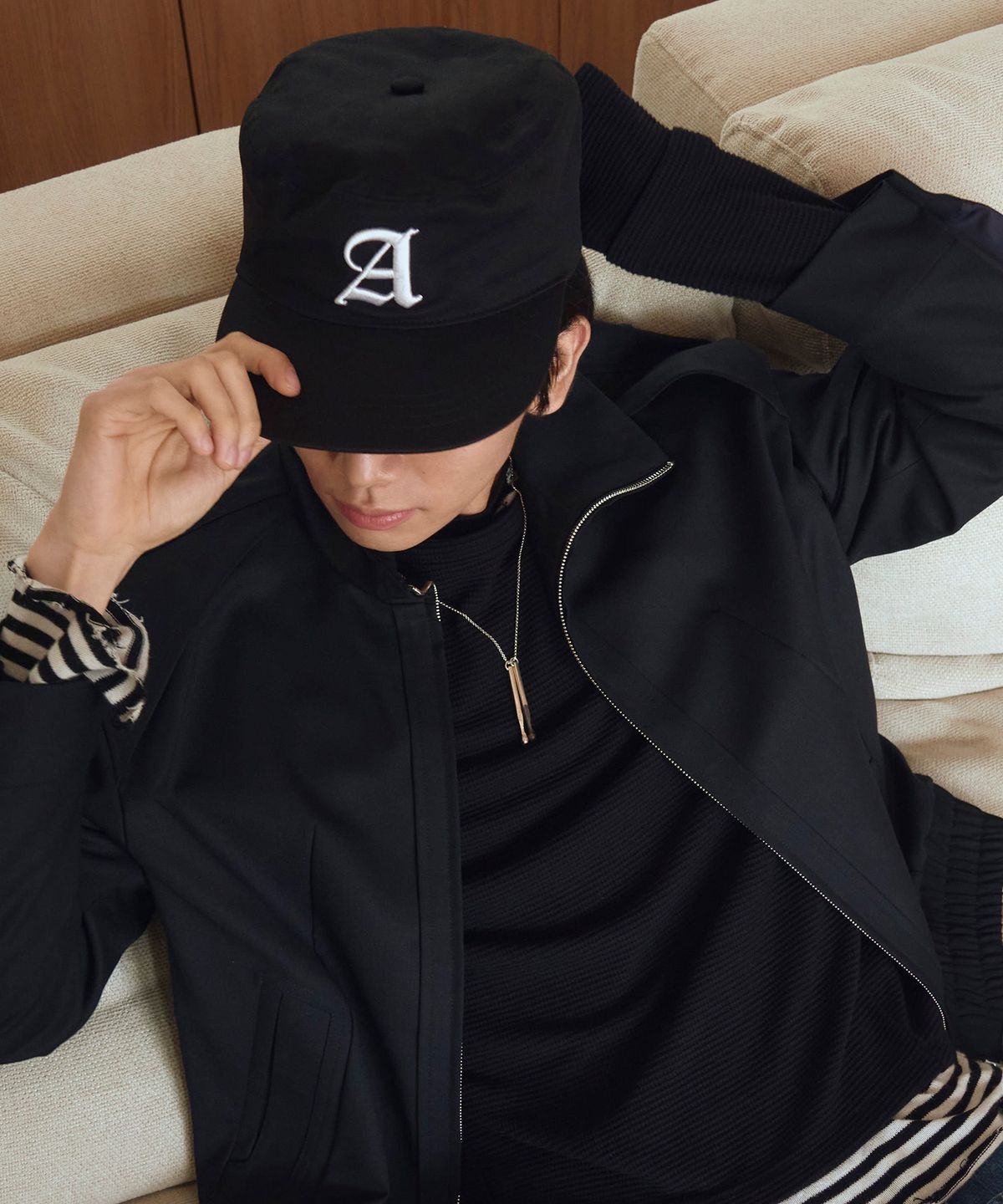 우알롱(WOOALONG) Slogan pill box cap - BLACK