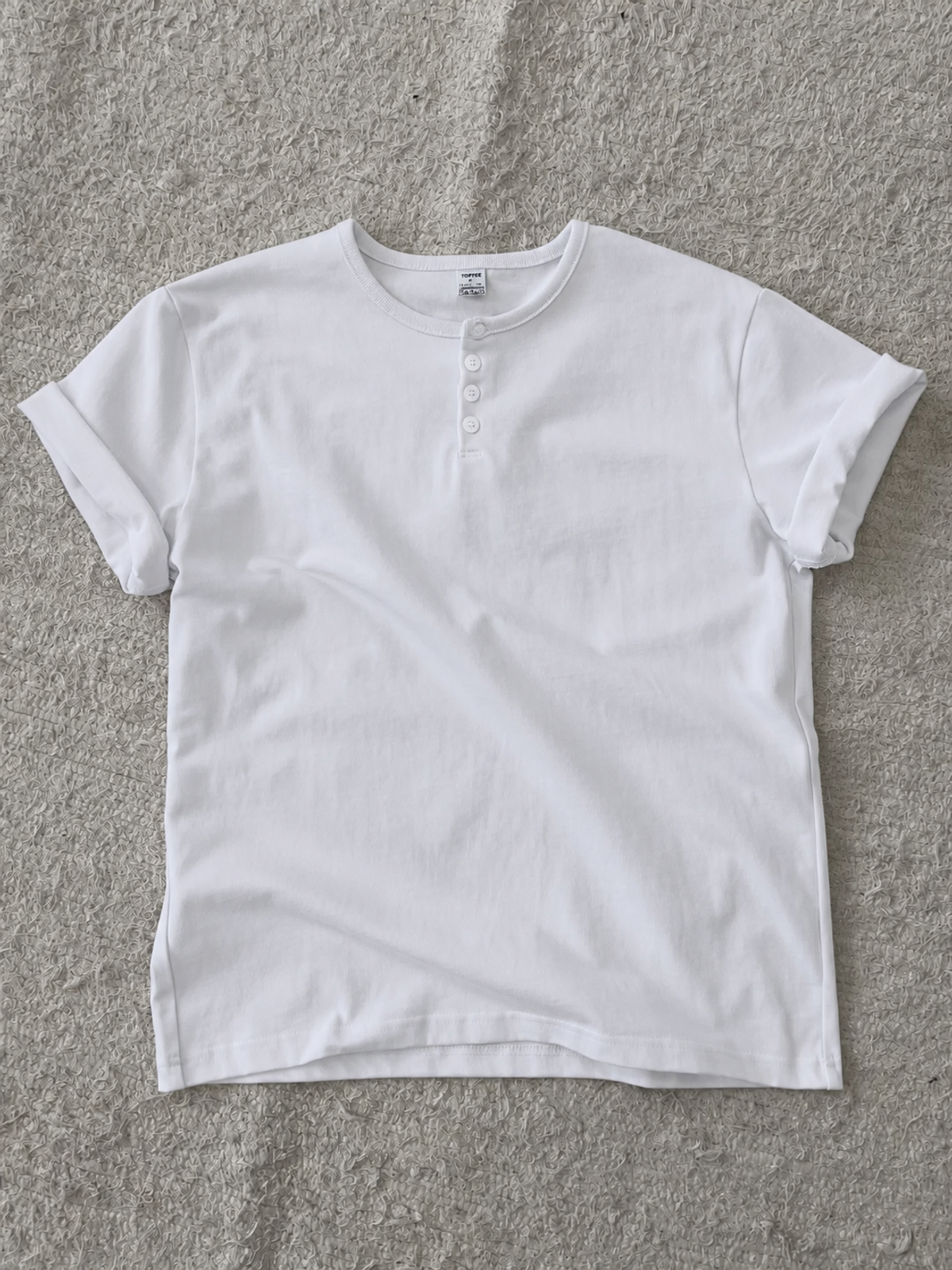 토피(TOFFEE) [S-XXL] 슬림 크롭 헨리넥 하프 티셔츠 (WHITE)