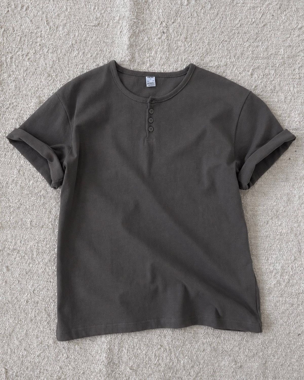 토피(TOFFEE) [S-XXL] 슬림 크롭 헨리넥 하프 티셔츠 (CHARCOAL)