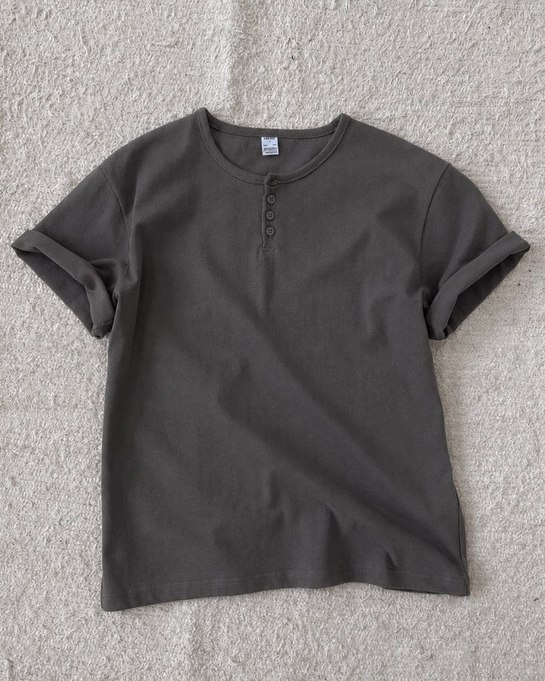 [S-XXL] 슬림 크롭 헨리넥 하프 티셔츠 (CHARCOAL)