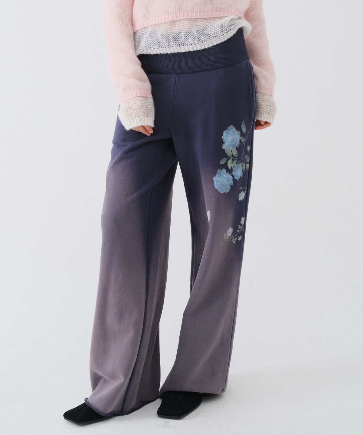 센토르(CENTAUR.KR) FLOWER TURN-UP WASHED SWEATPANTS_NAVY
