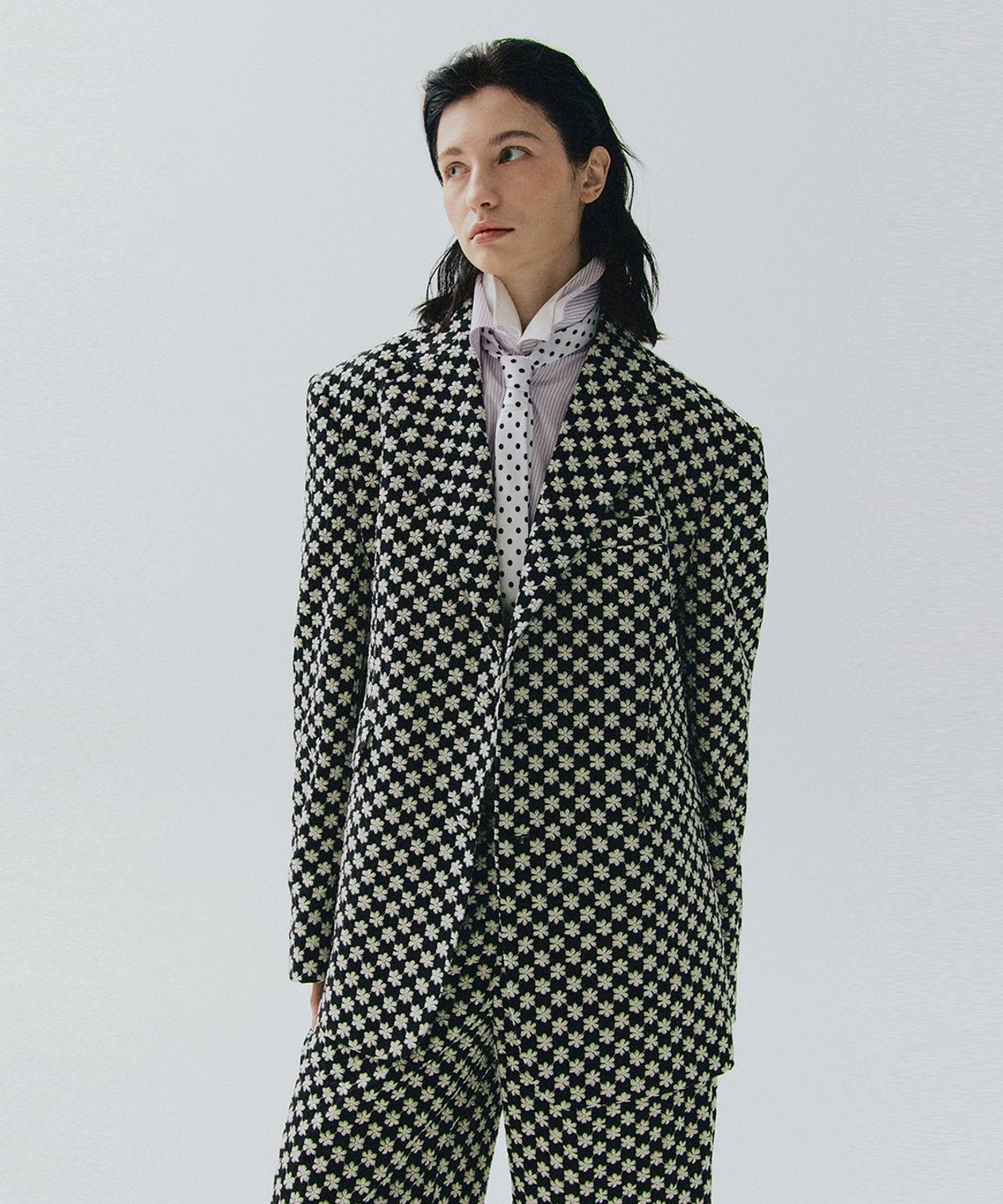 베데르미(VEDERMI) daisy embroidered tailored jacket