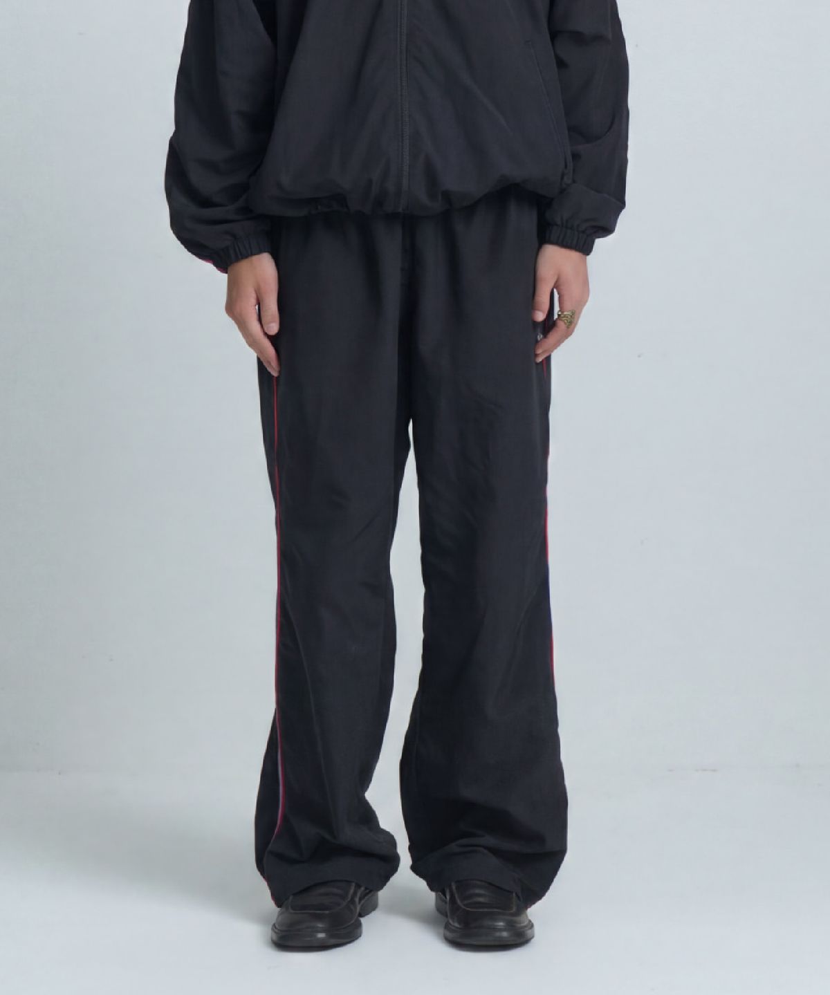 친다운(CHIN DOWN) NYLON TRACK PANTS (BLACK)