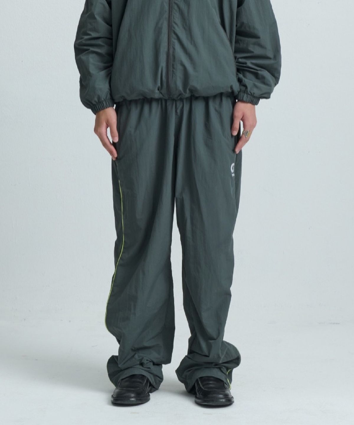 친다운(CHIN DOWN) NYLON TRACK PANTS (GRAY)