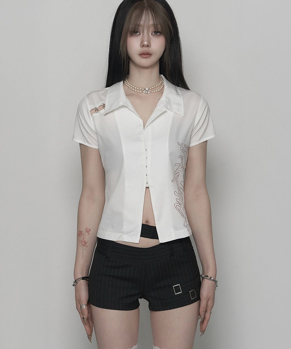 쇠아(SØAR) Born Hook-slit Short Shirt (WHITE)