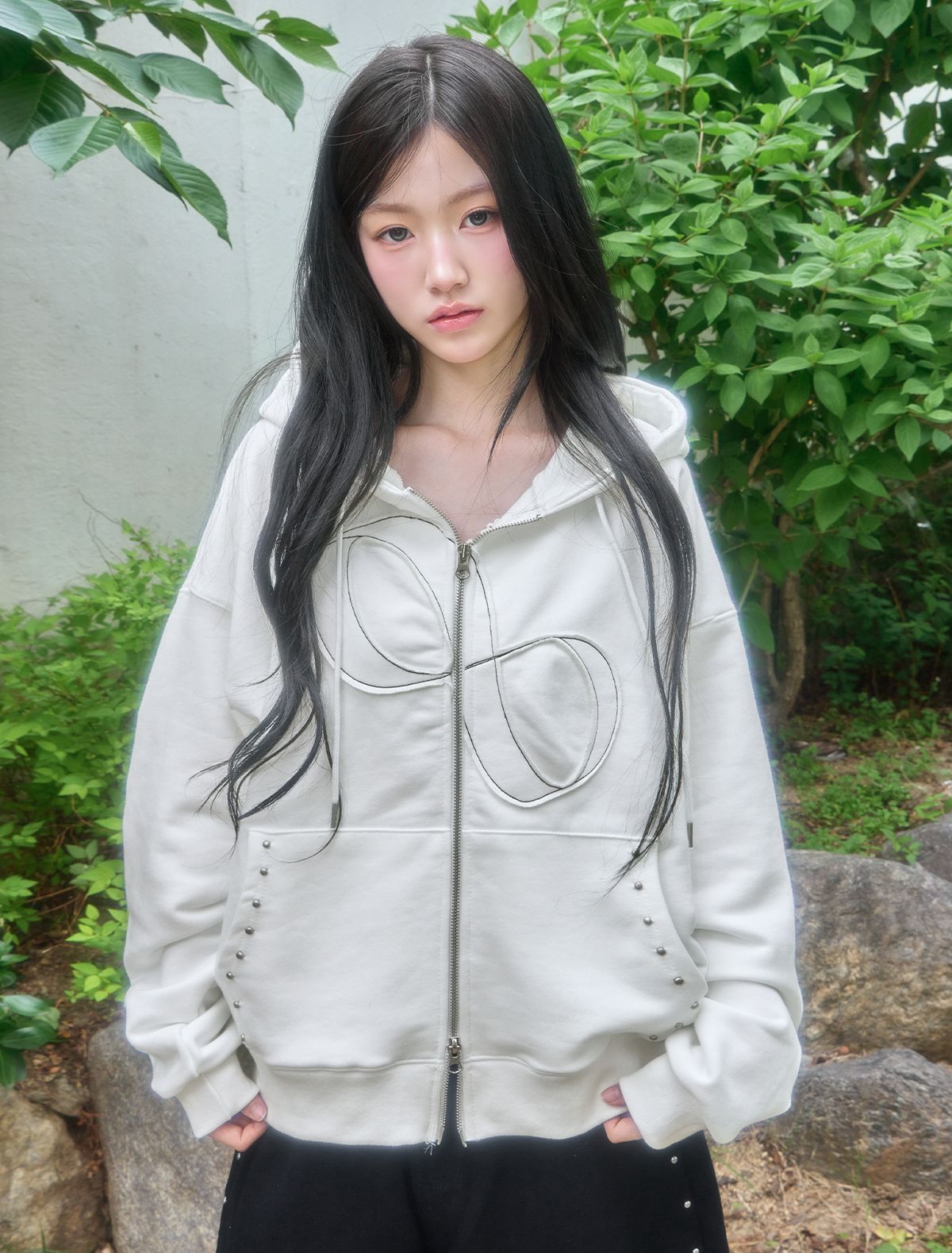 루프(LOOXP) 리벳 아플리케 오버핏 후드집업 아이보리