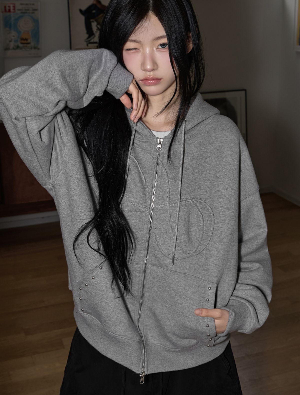 루프(LOOXP) 리벳 아플리케 오버핏 후드집업 그레이