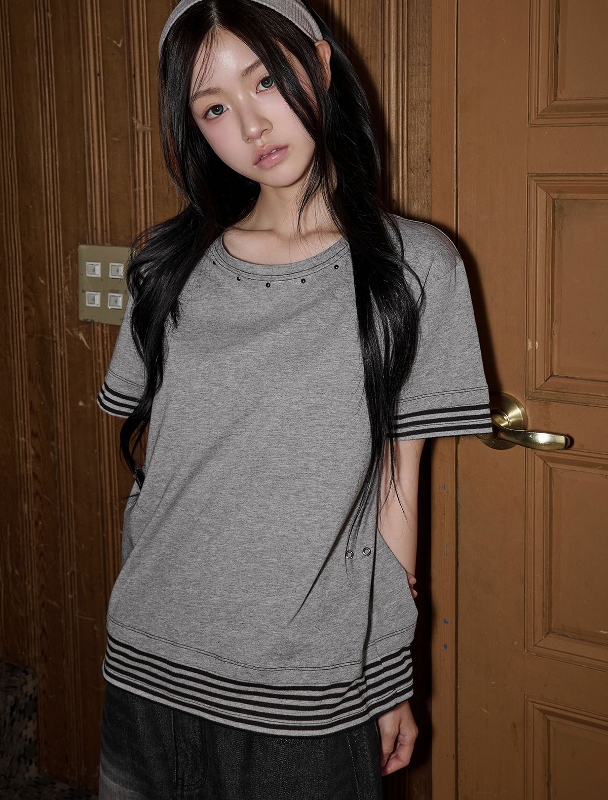 루프(LOOXP) 리벳 스트라이프 레이어드 일체형 반팔티 딥그레이