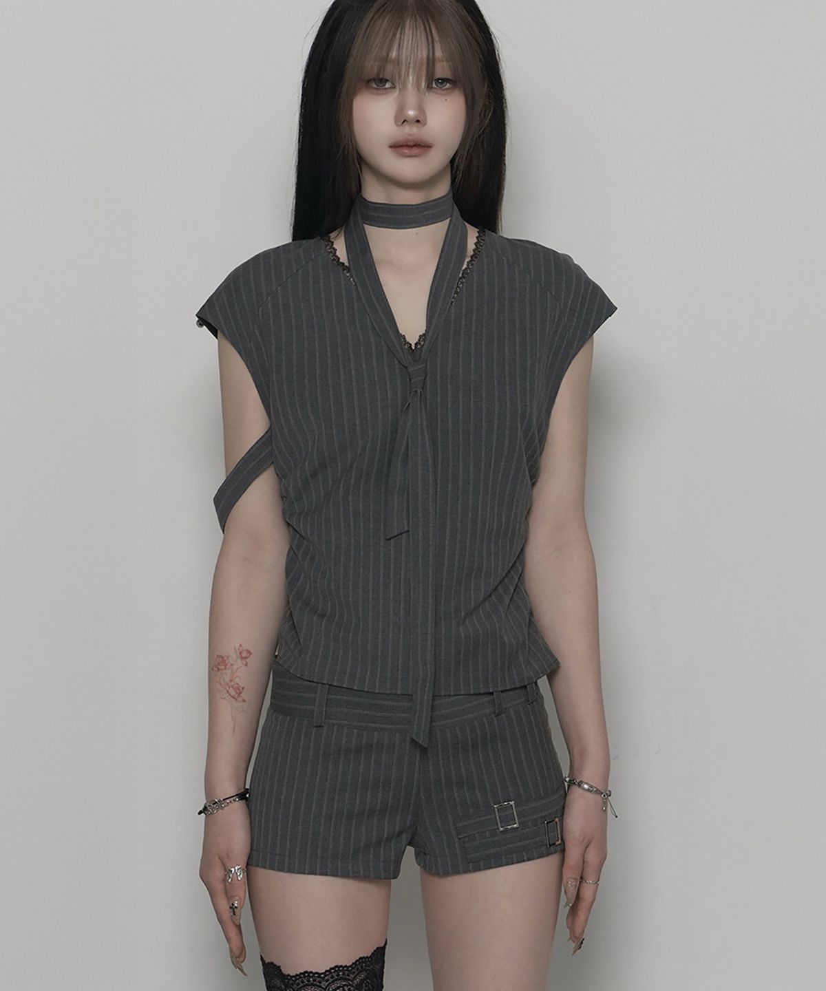 쇠아(SØAR) Stripe Slit Race Blouse (GRAY)