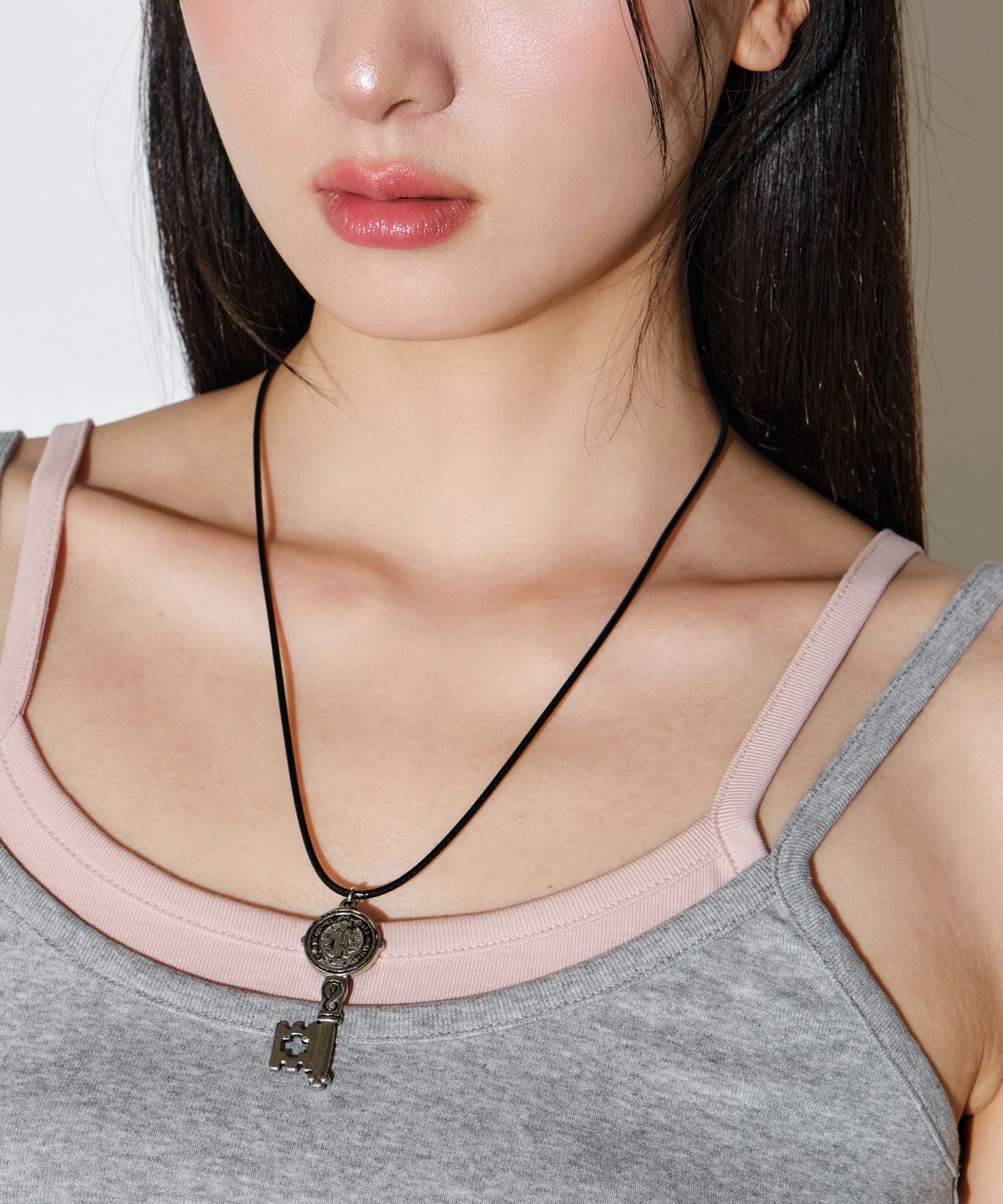 헬레네파리스(HELENE PARIS) 세인트 메탈리온 키 펜던트 네크리스 [블랙]