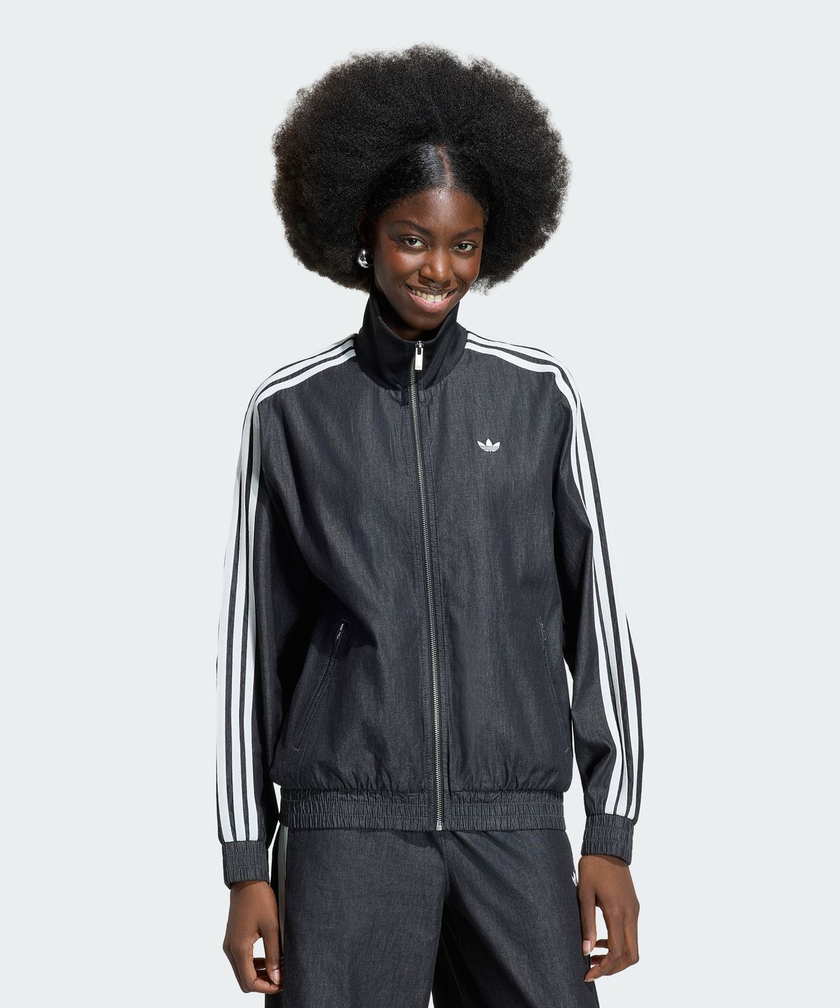 아디다스(ADIDAS) 서머 글로우 라이트 데님 파이어버드 트랙탑 - 미디엄블랙데님 / KW8758