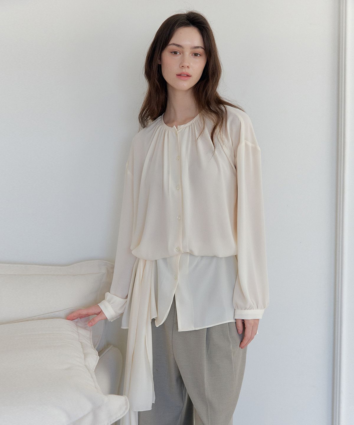 머지앤밍글(MERGE&MINGLE) Halo Neck Shirring Belt Chiffon Blouse (Ivory)