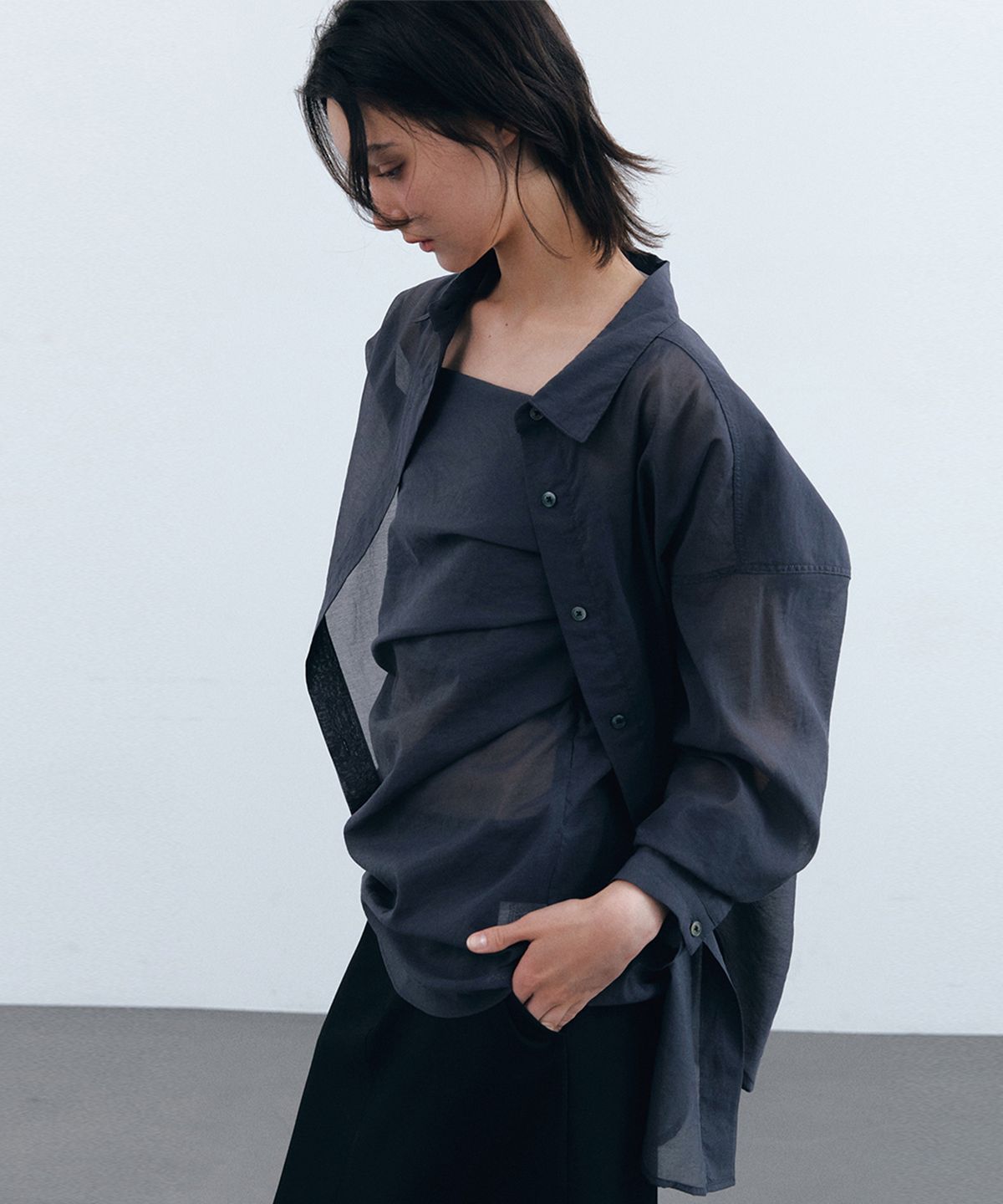 머지앤밍글(MERGE&MINGLE) Breezy Structure Long Sleeve Overshirt (Charcoal)