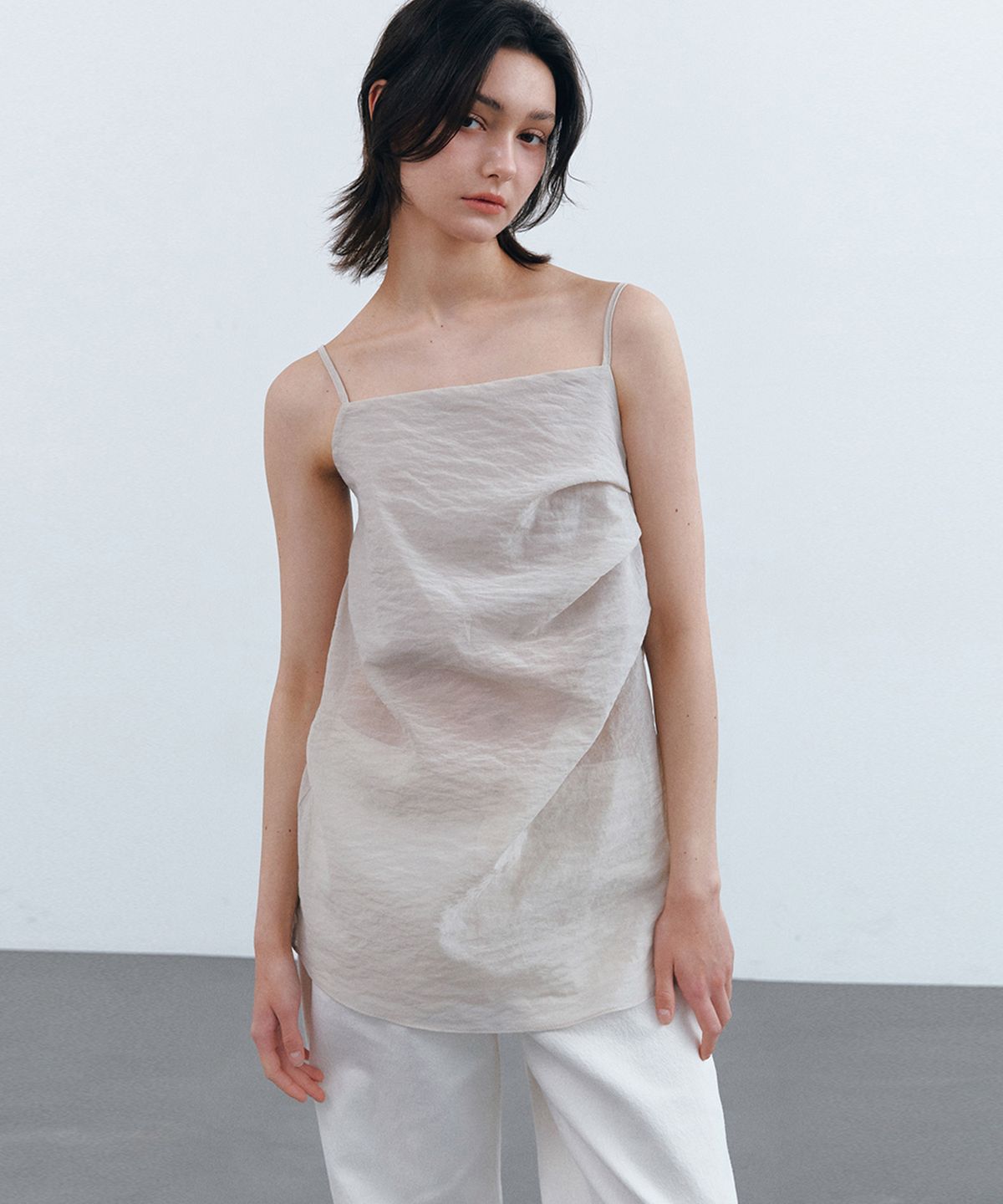 머지앤밍글(MERGE&MINGLE) Breezy Serif Shirring Sleeveless Line Blouse (Light Beige)