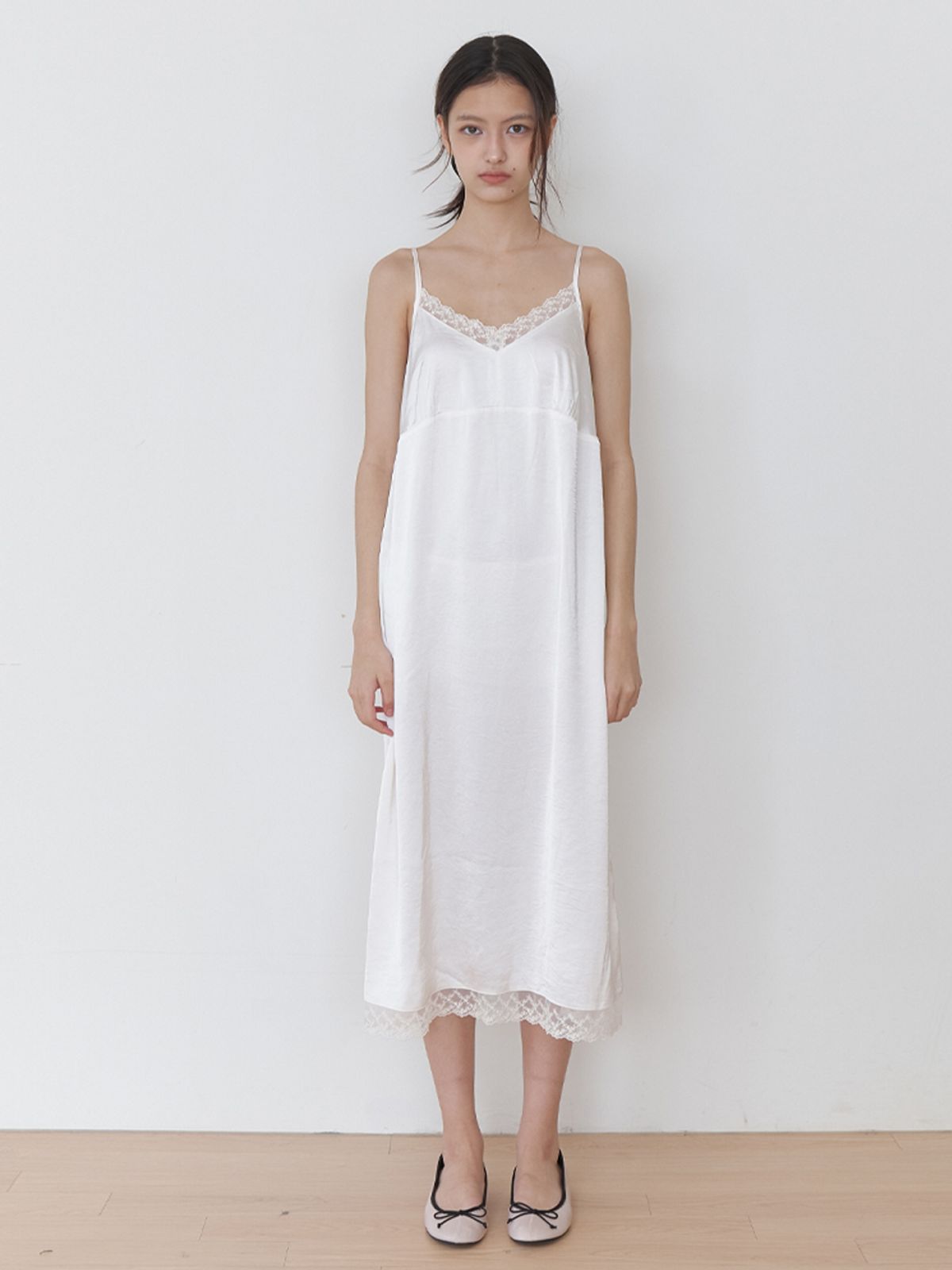 카인더베이비(KINDABABY) lace trim satin slip dress - cream
