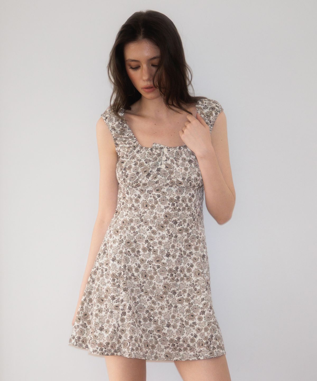 로제프란츠(ROSEFRANTZ) Vintage Flower Shirring Dress [Ivory]