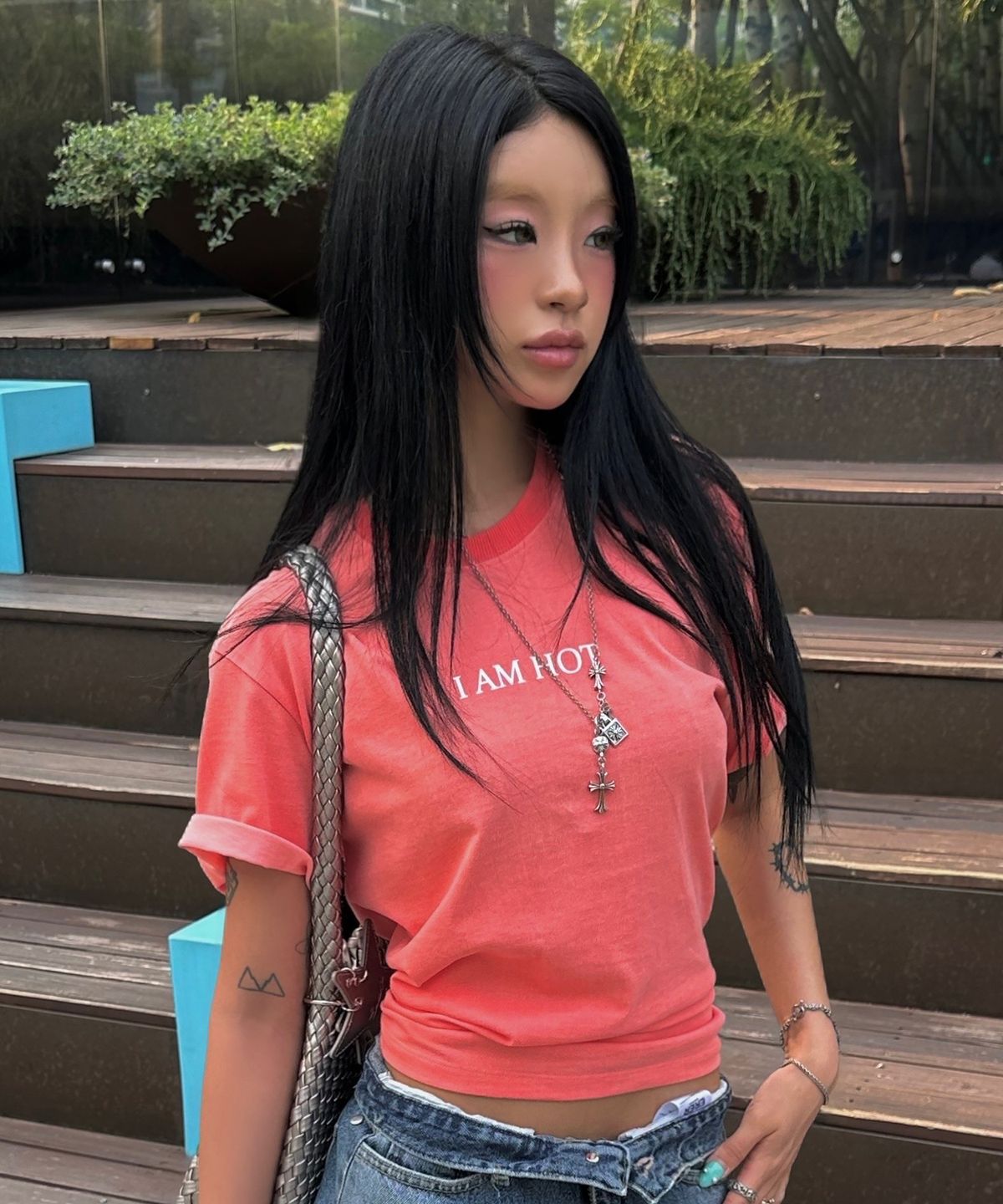 에르에르(ERER) I Am Hot Vintage T-Shirt Red
