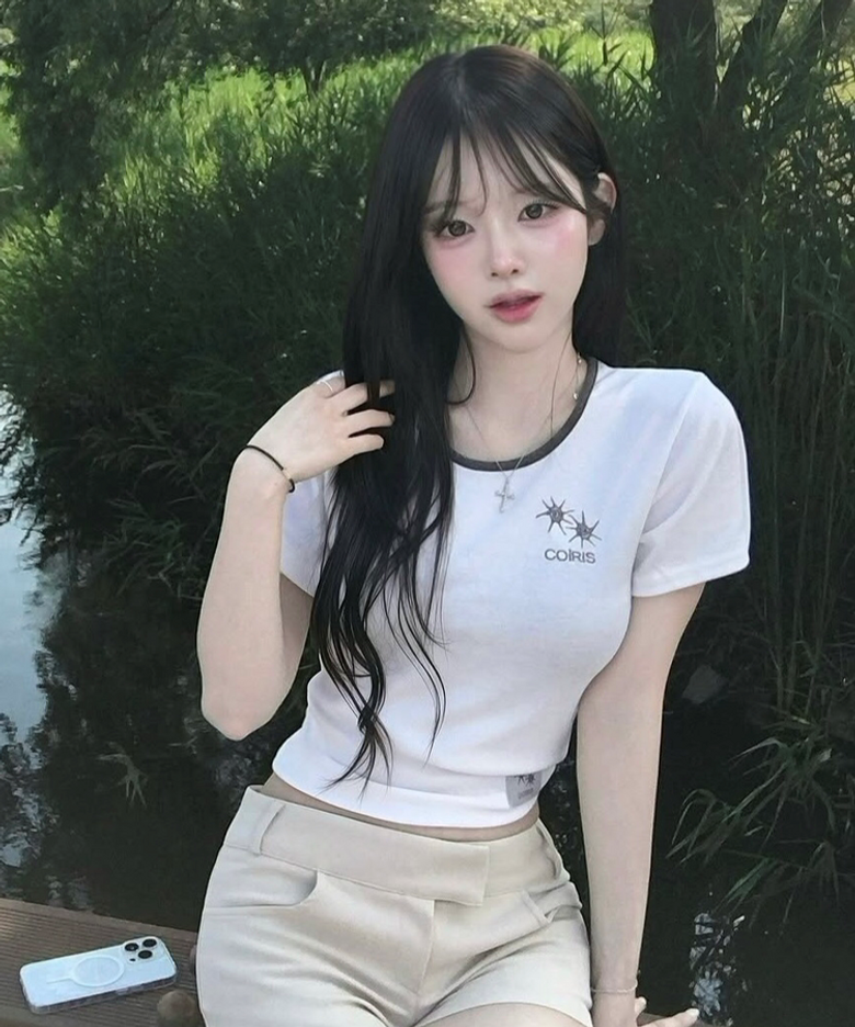 [유넥] 로라 스몰 로고 배색 유넥 반팔 티 (10컬러)