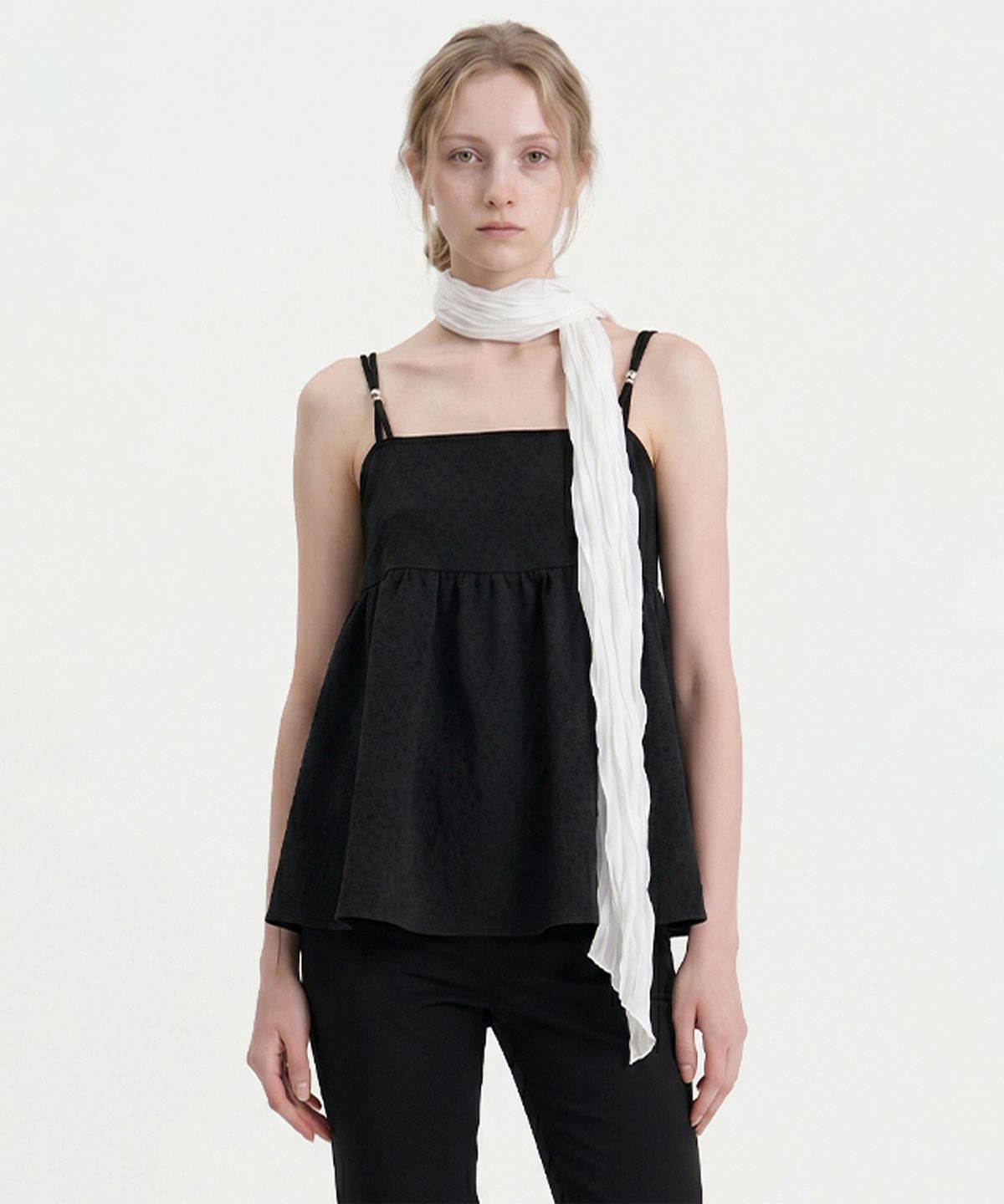 룩캐스트(LOOKAST) 아리아 플라워 슬리브리스 블라우스 / ARIA FLOWER SLEEVELESS BLOUSE_2colors